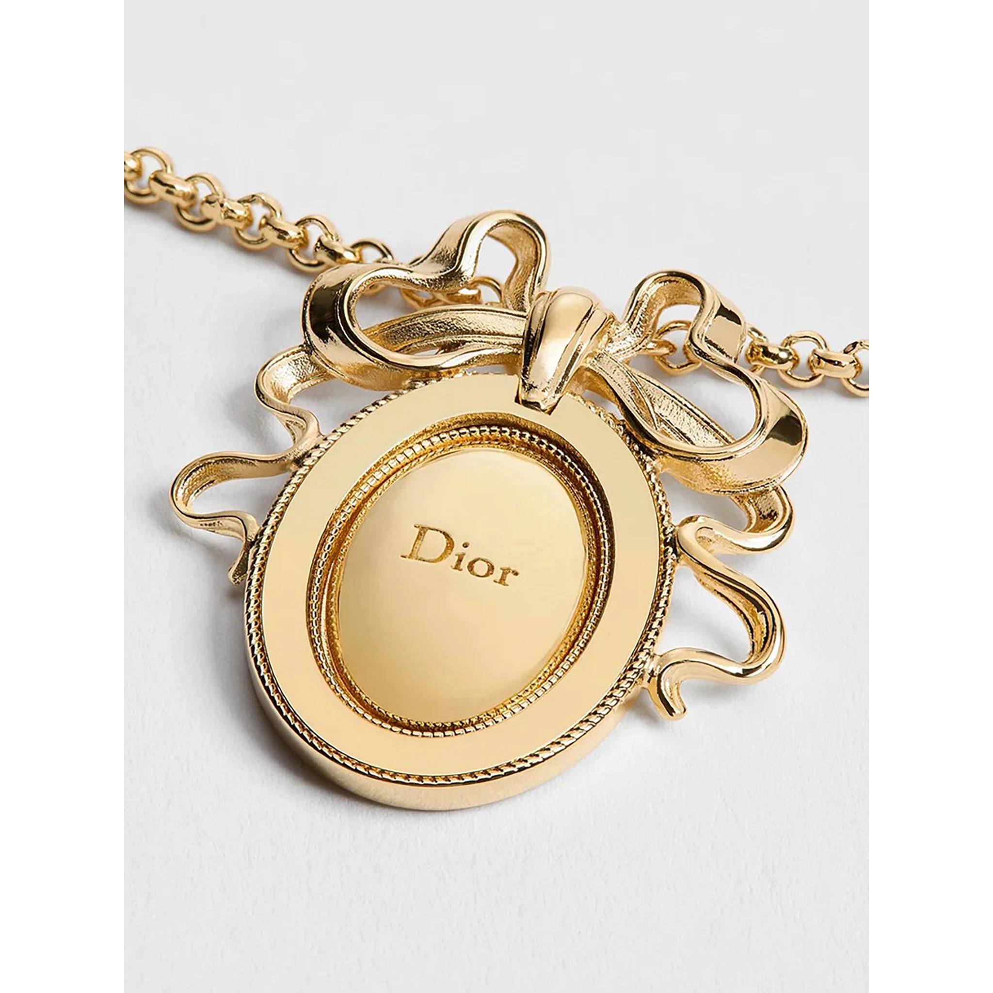 CHRISTIAN DIOR MEDALLION necklace
