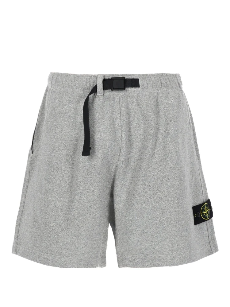 SHORTS CON PATCH LOGO