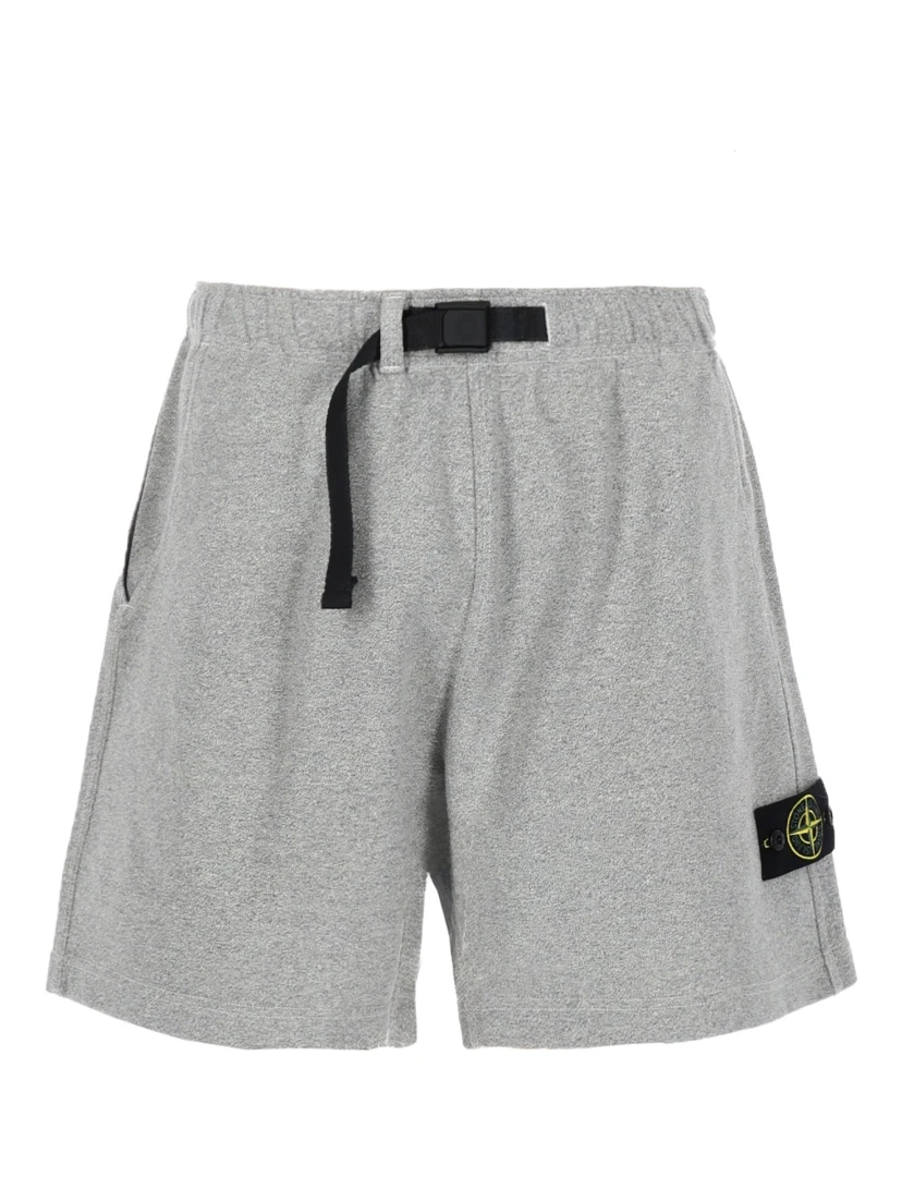 SHORTS CON PATCH LOGO