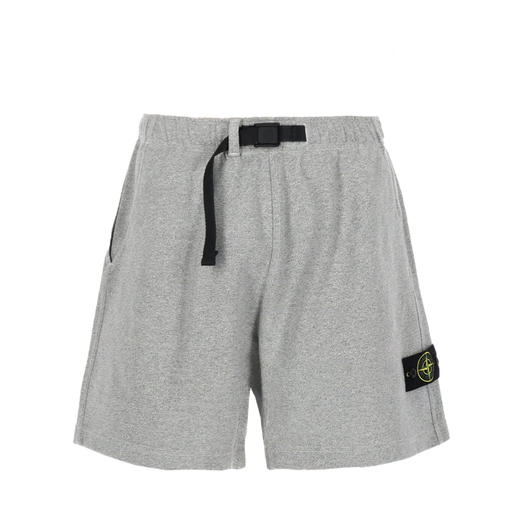 SHORTS CON PATCH LOGO