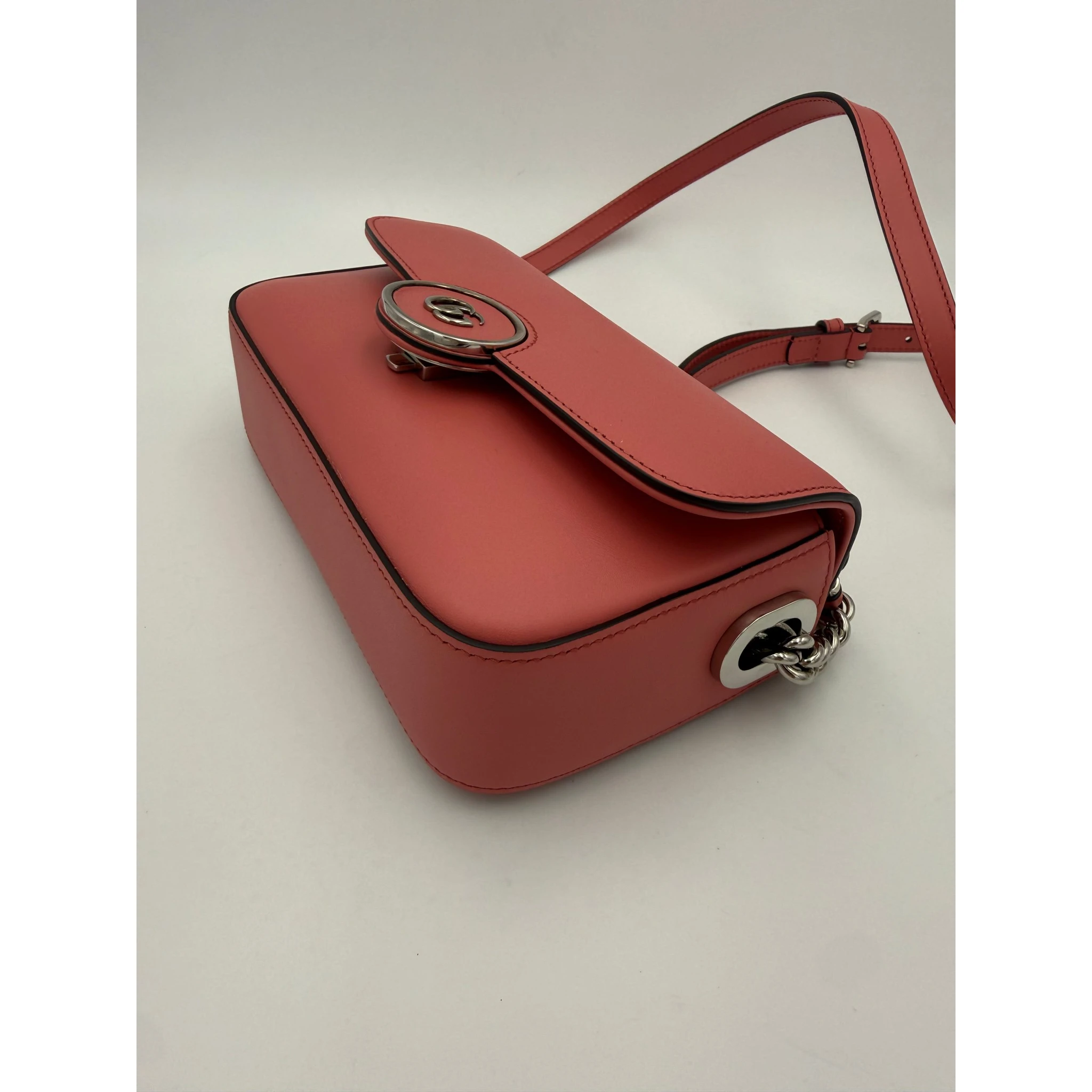 GUCCI GG Marmont in Leather Shoulder Bag