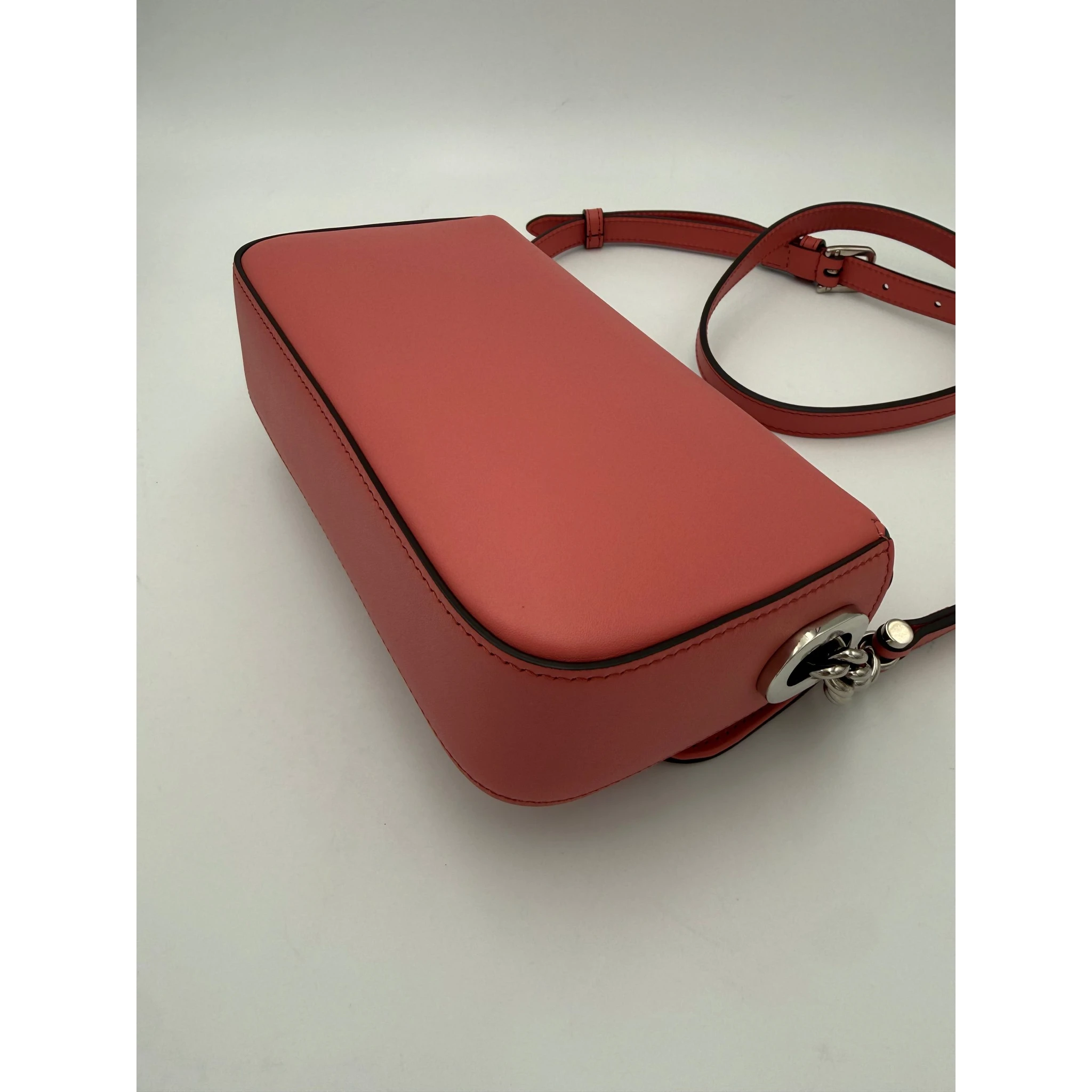 GUCCI GG Marmont in Leather Shoulder Bag