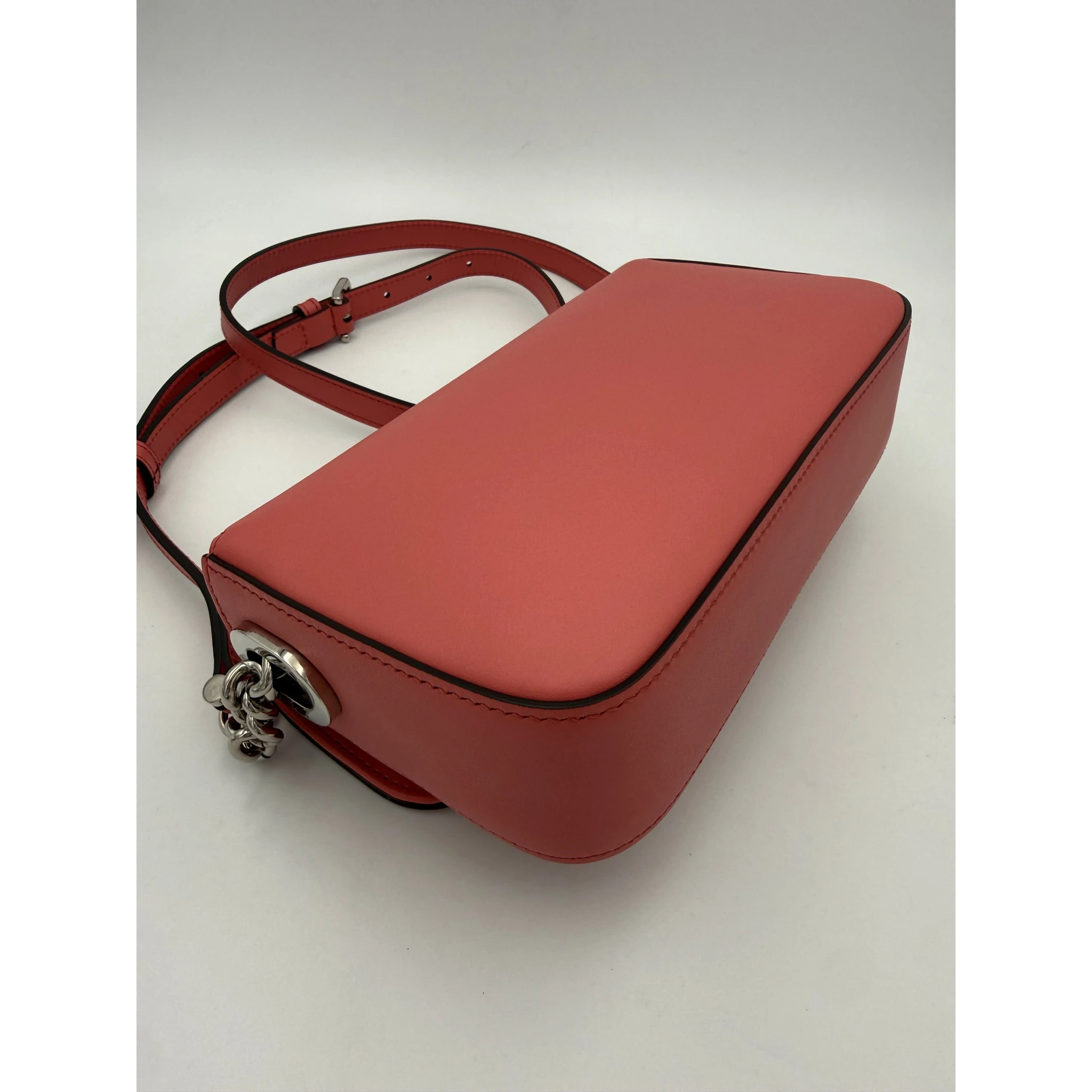 GUCCI GG Marmont in Leather Shoulder Bag