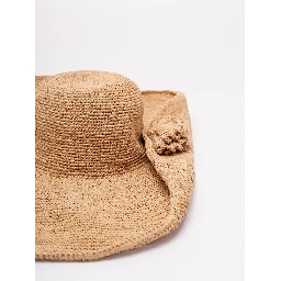 Hat in rafia