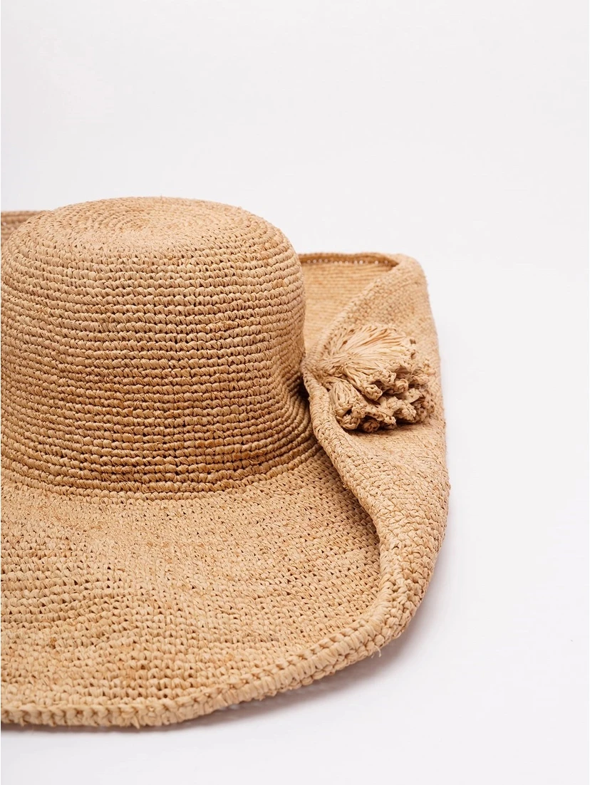 Hat in rafia