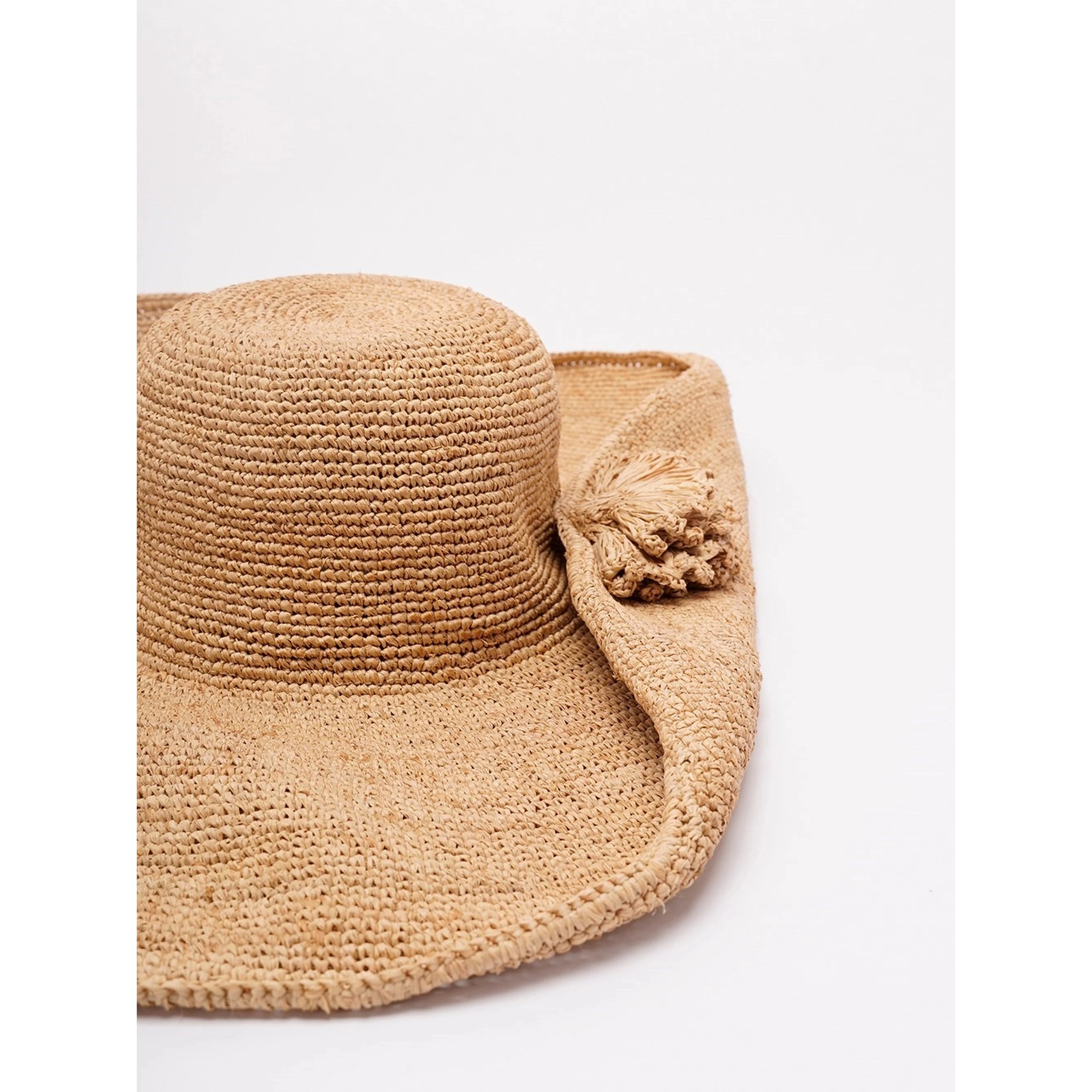 Hat in rafia