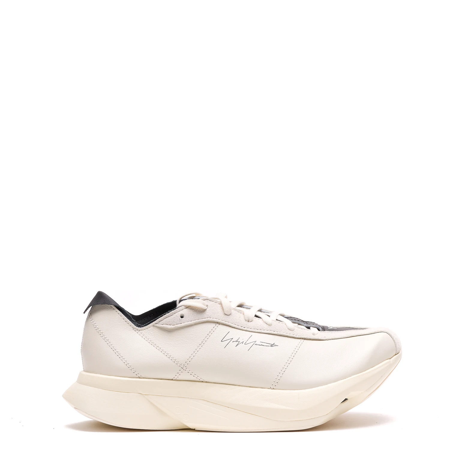 حذاء رياضي أبيض من طراز Y-3