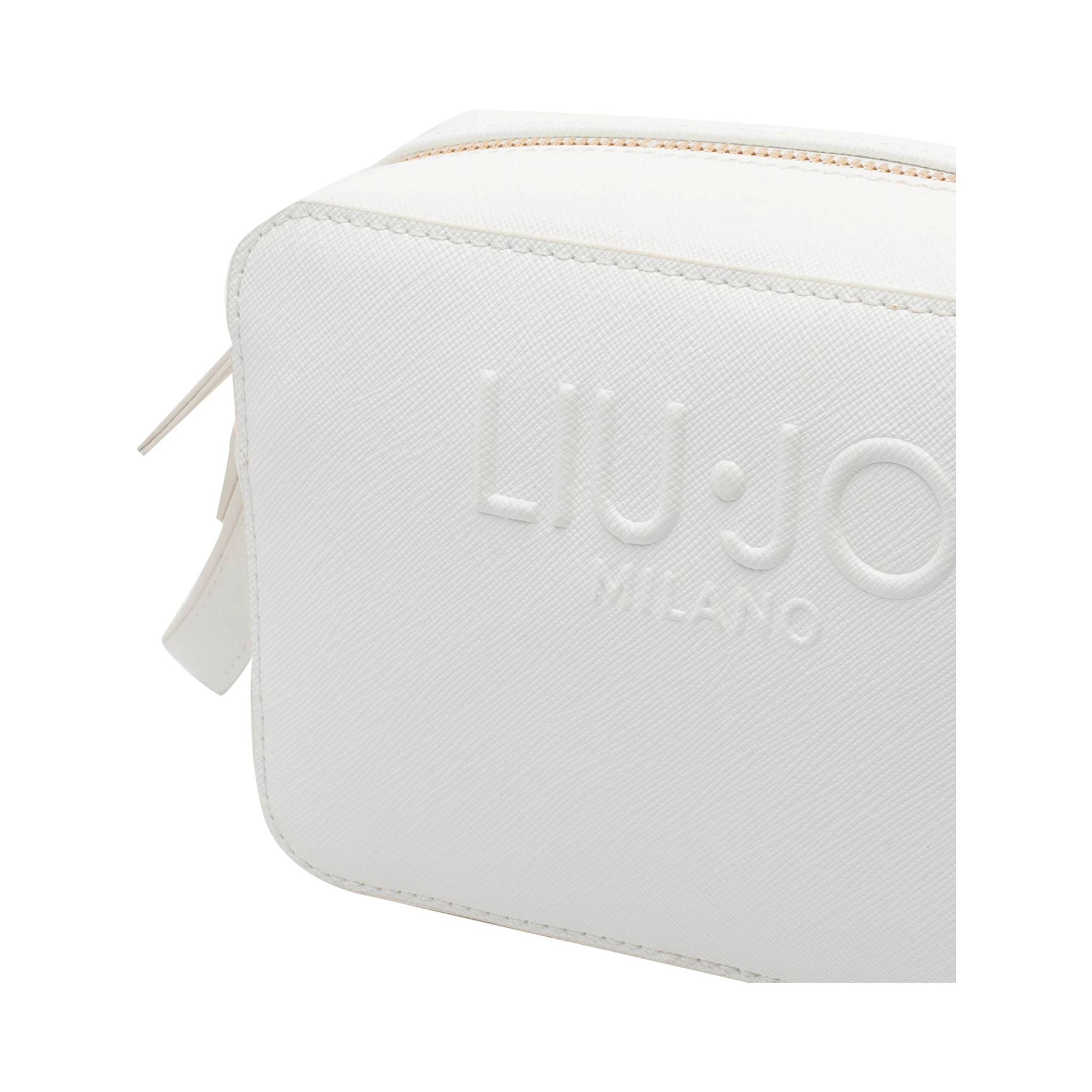 حقائب ليو جو.. بيضاء