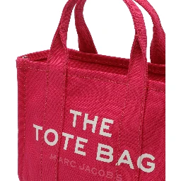 حقائب مارك جاكوبس.. وردية اللون