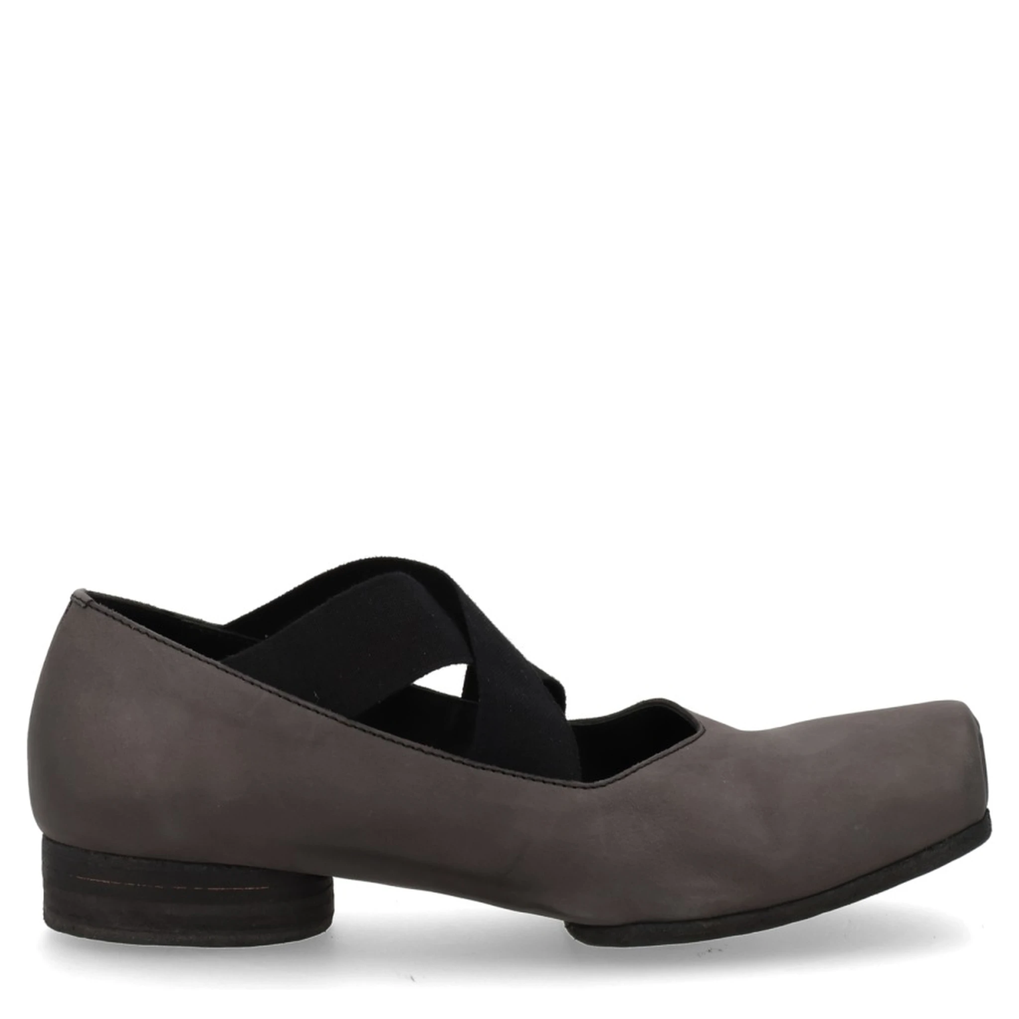 BALLERINA IN PELLE