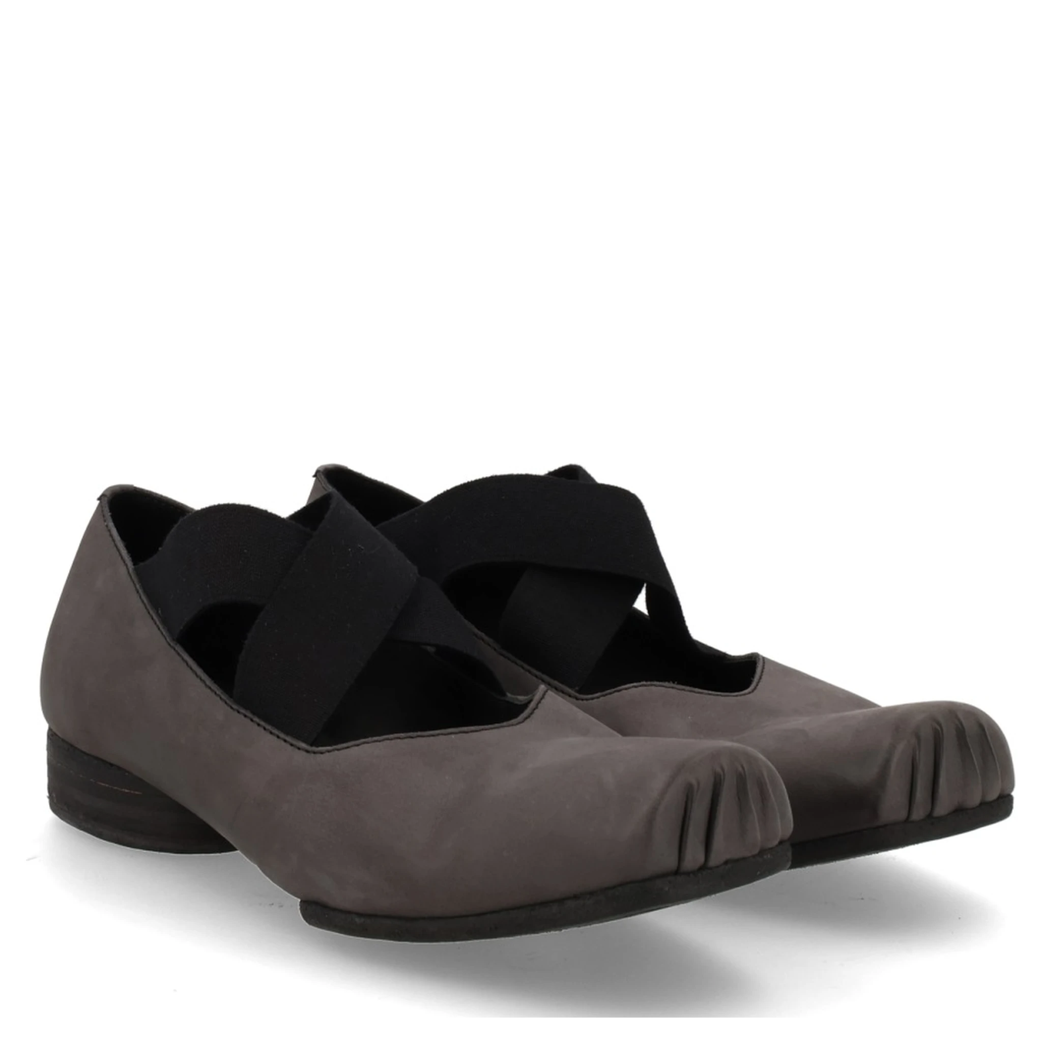 BALLERINA IN PELLE