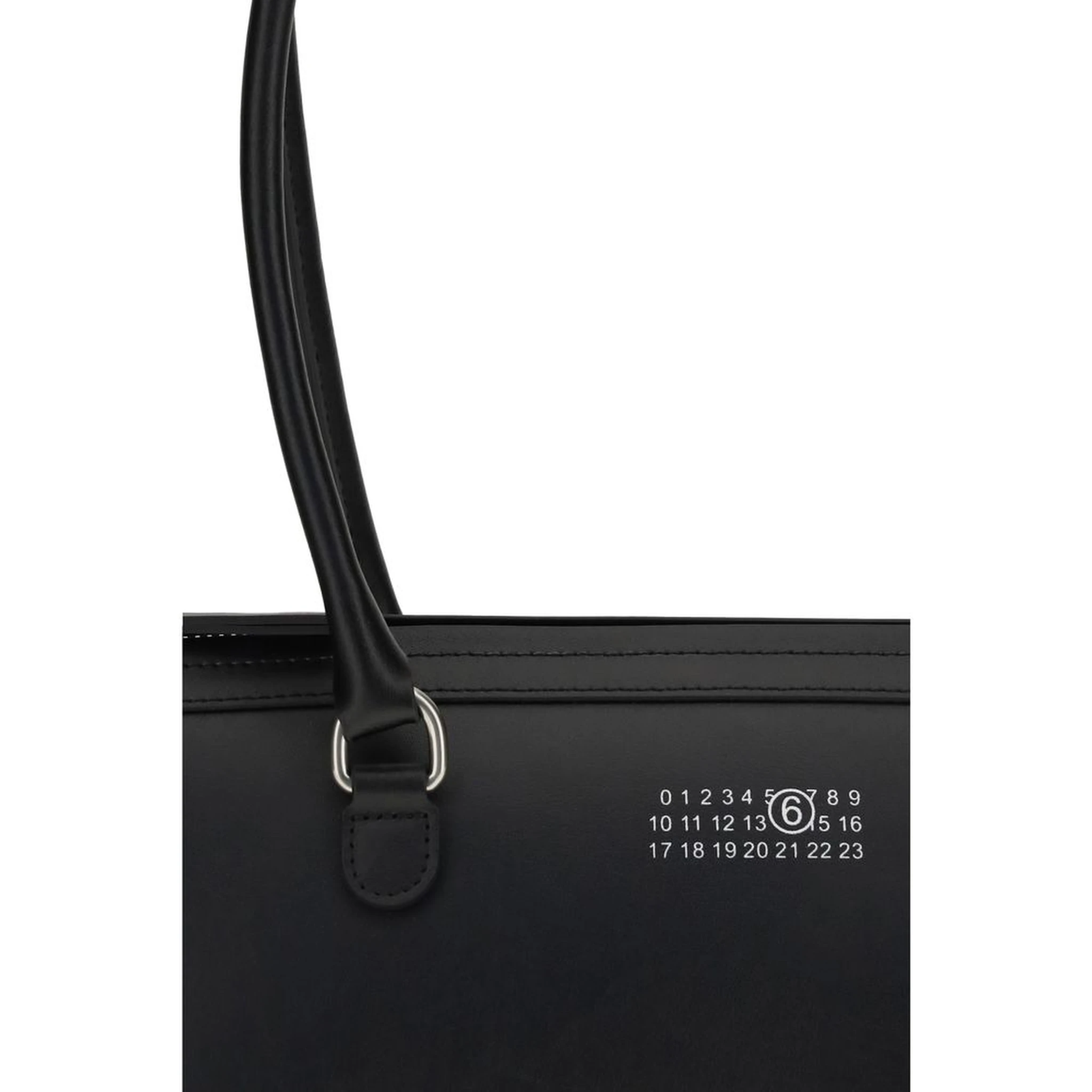 حقيبة كتف بوس توروس من جلد العجل الأسود