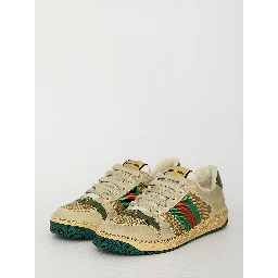 أحذية رياضية للفحص