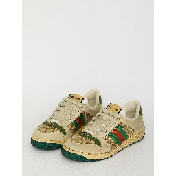 أحذية رياضية للفحص