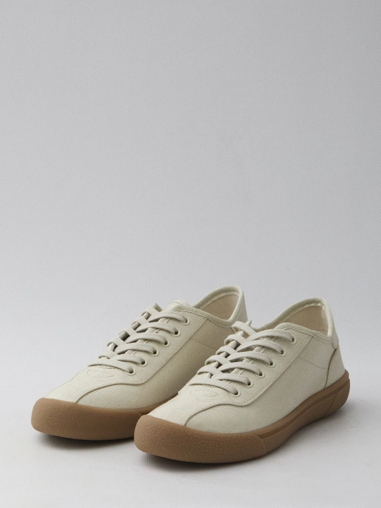 Canvas sneakers alternative