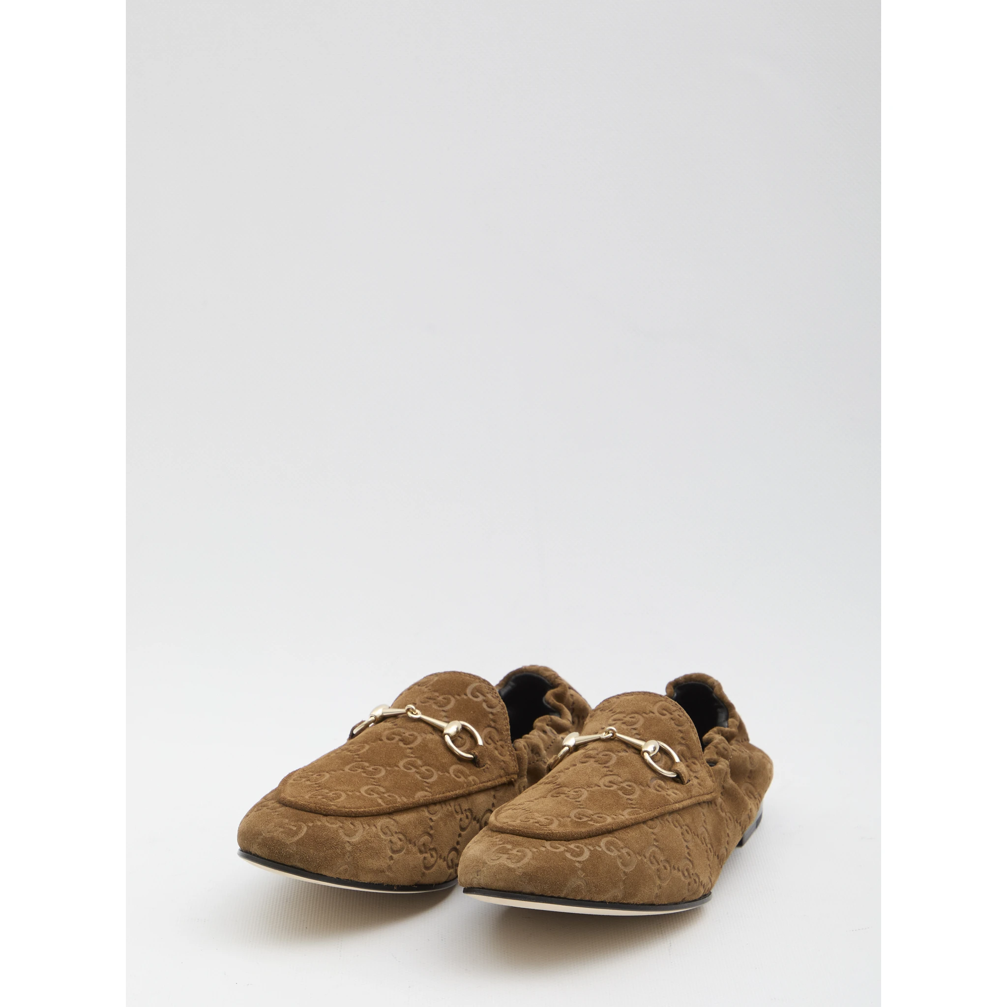 حذاء بدون كعب مزين بلجام حصان