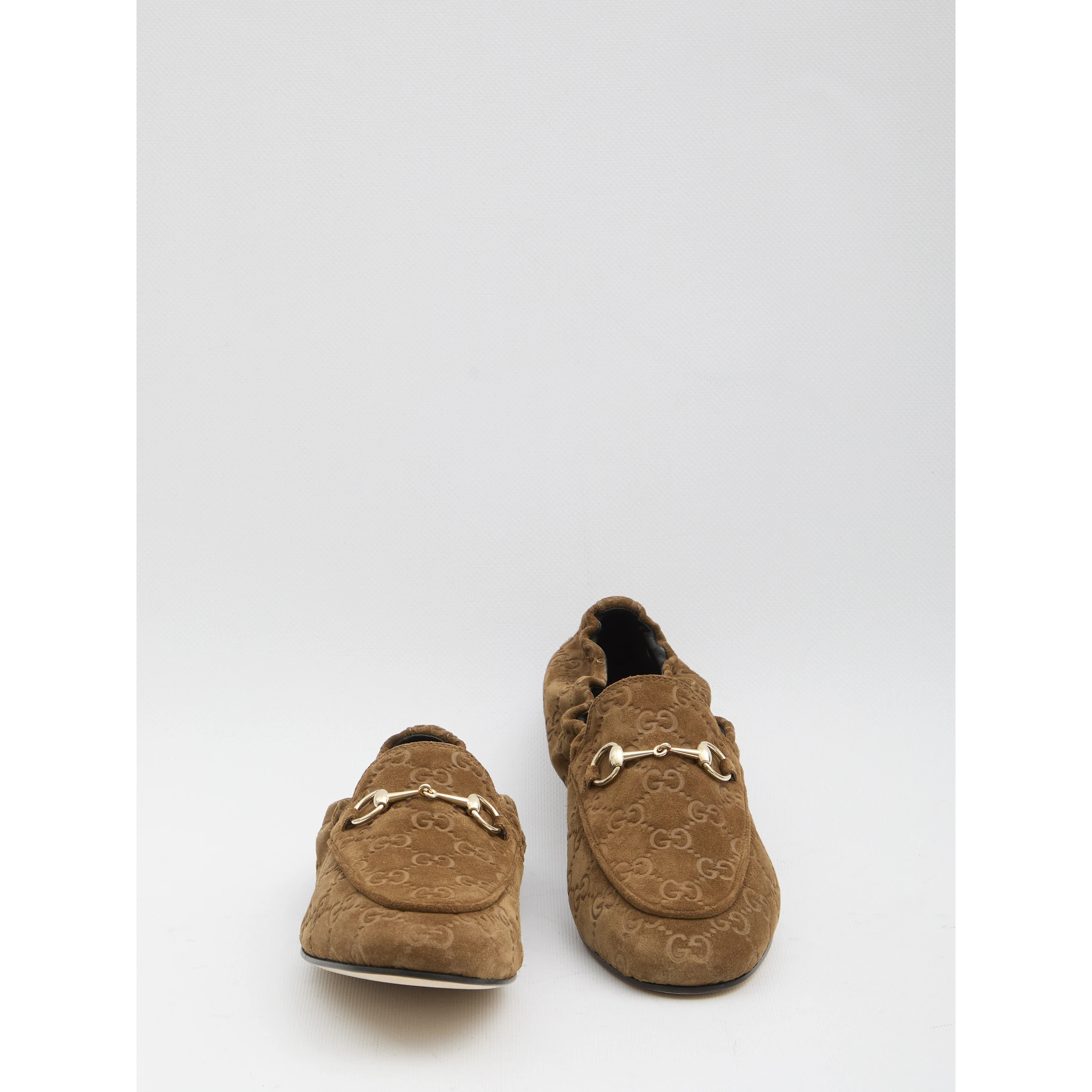 حذاء بدون كعب مزين بلجام حصان