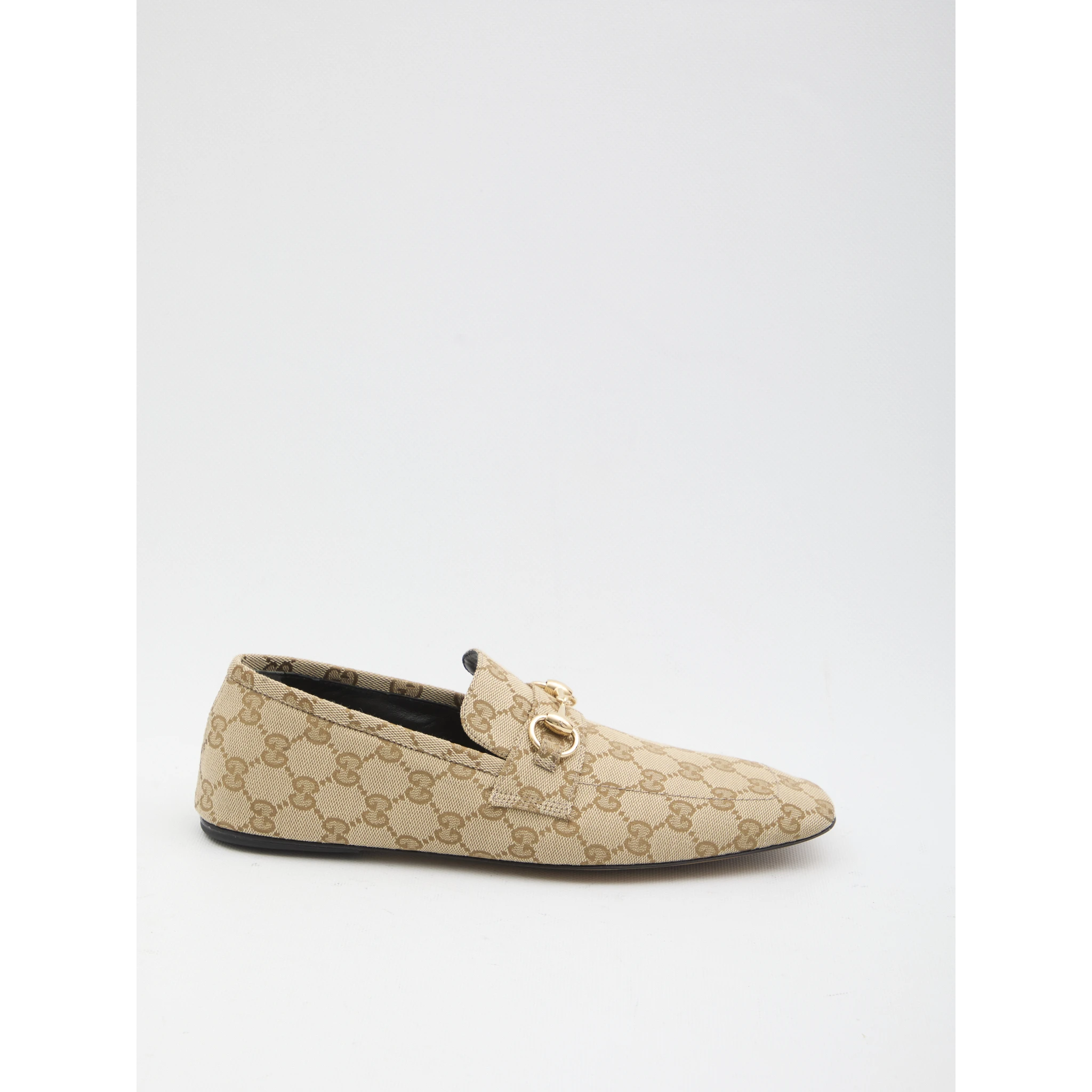 حذاء بدون كعب مزين بلجام حصان