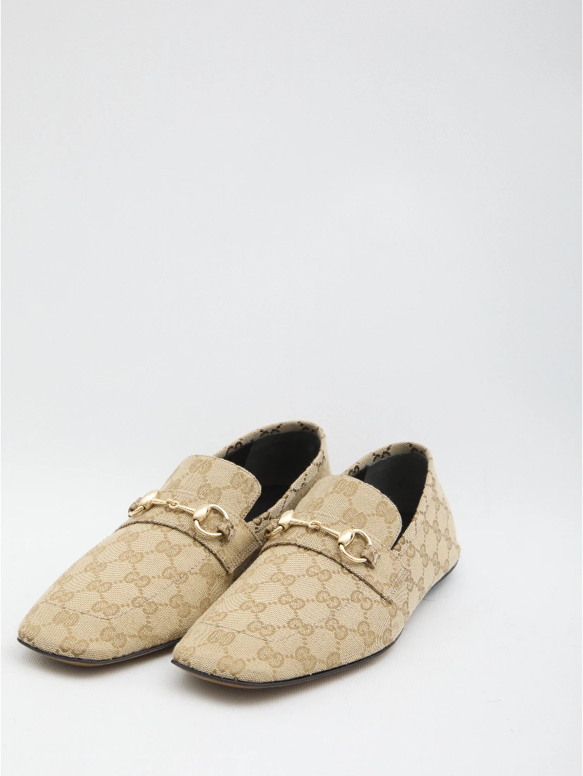 حذاء بدون كعب مزين بلجام حصان