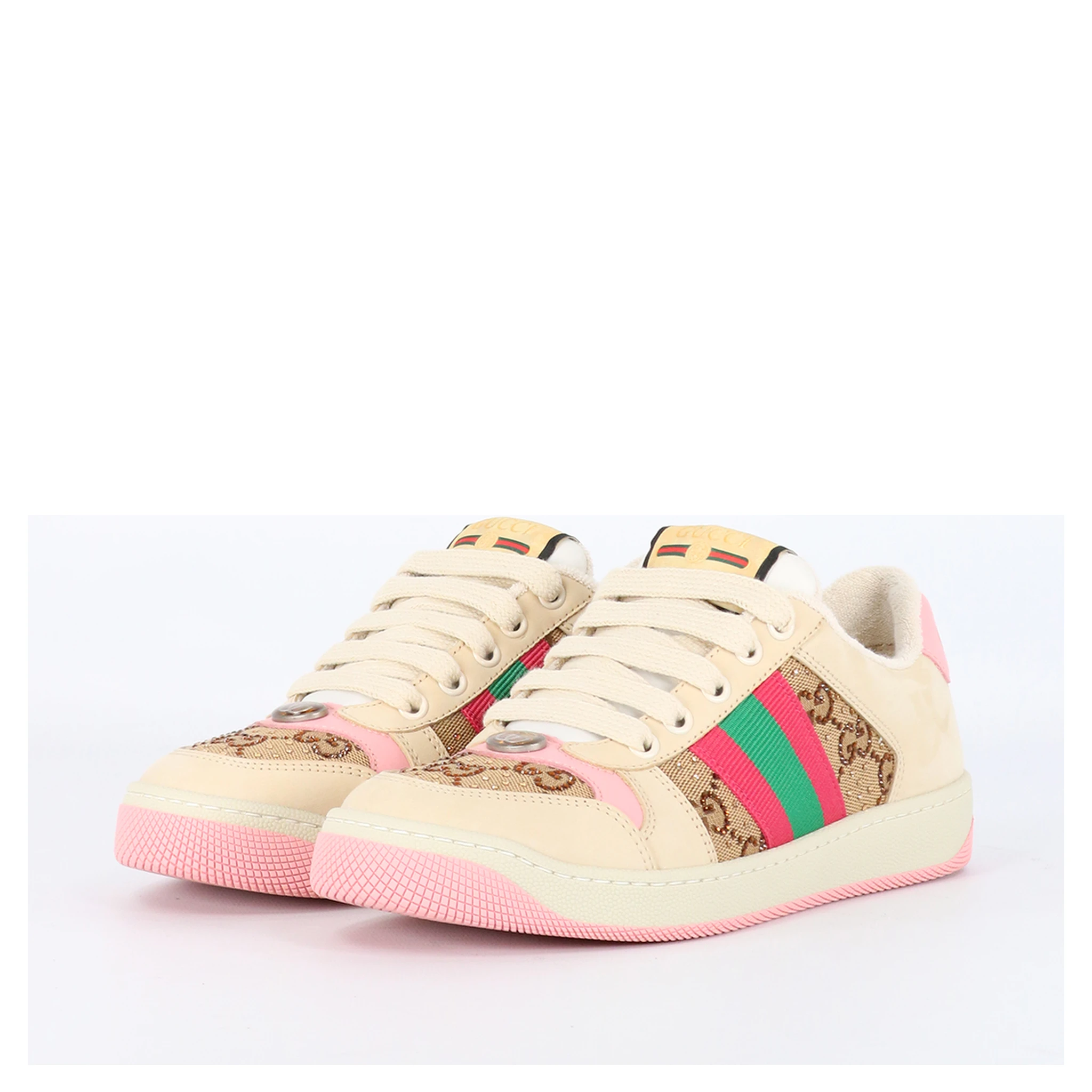 أحذية رياضية للفحص