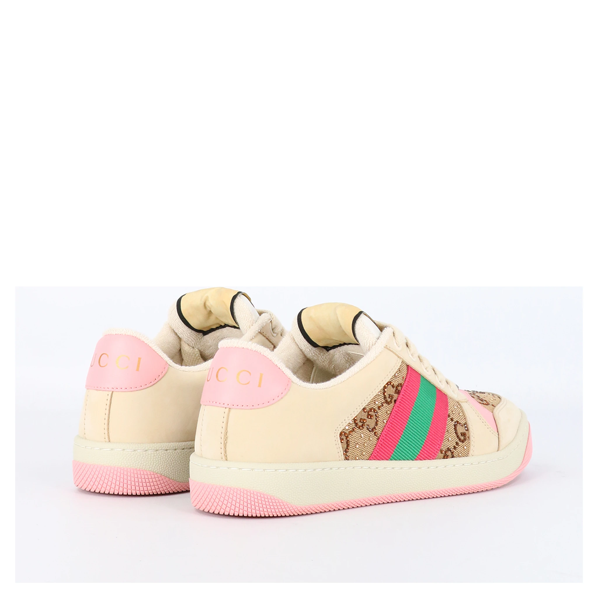 أحذية رياضية للفحص