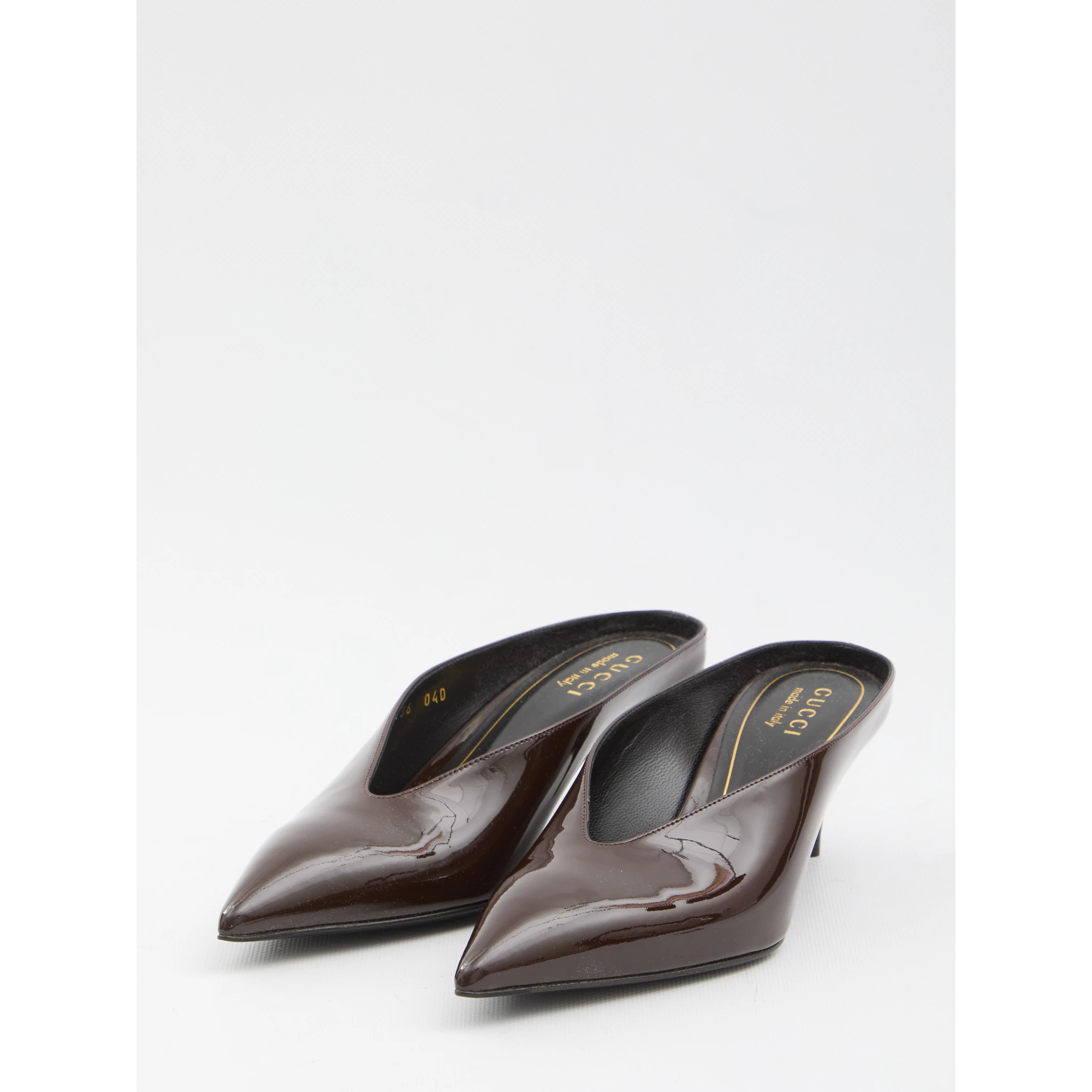Sabot 97 in glossy patent leather