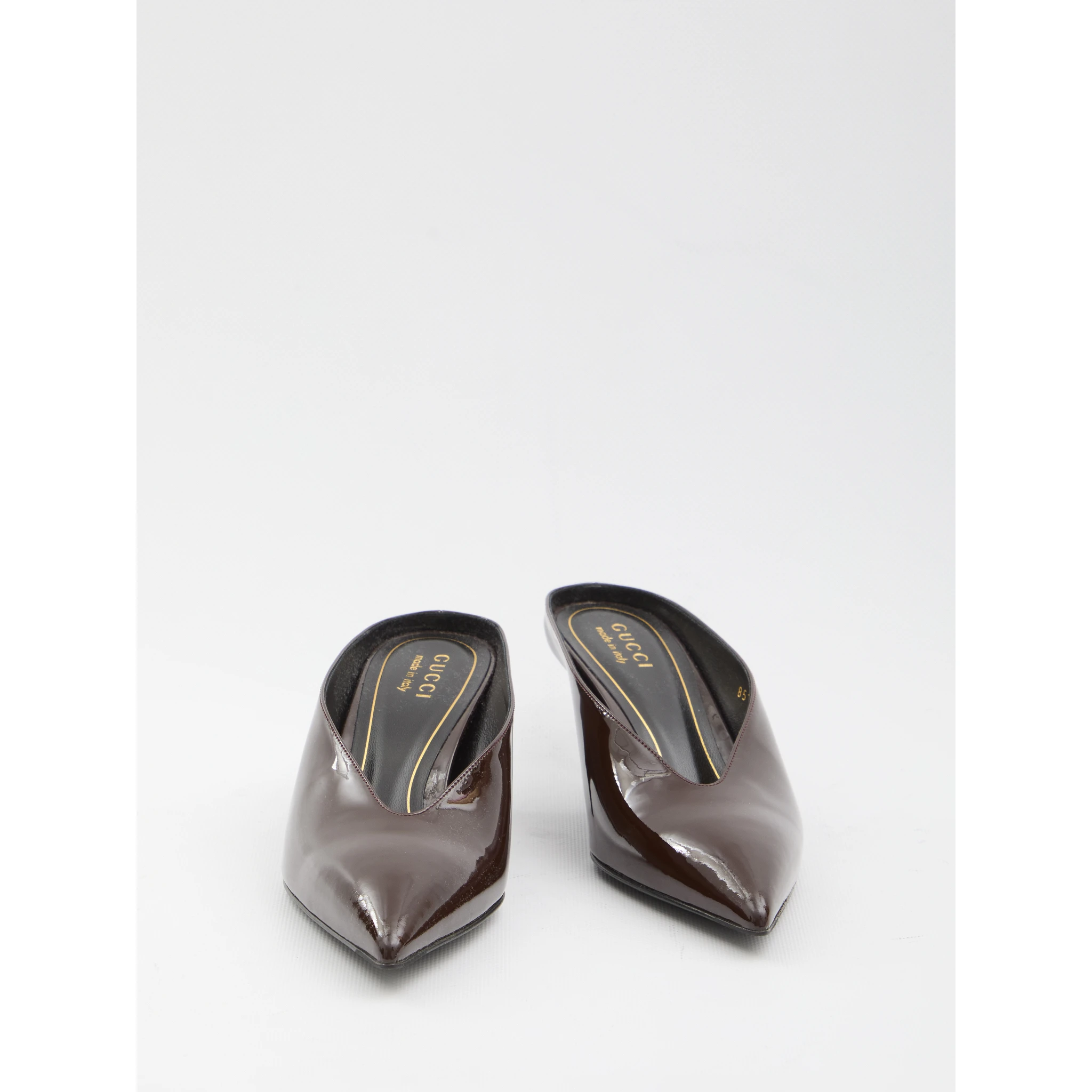 Sabot 97 in glossy patent leather