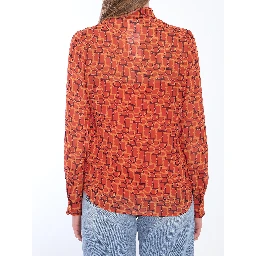 بلوزة حريرية مطبوعة