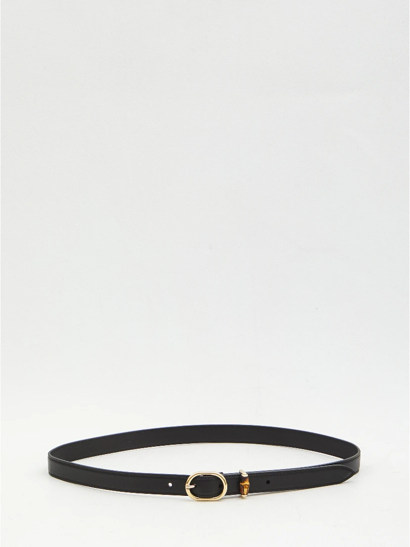 Skinny belt with oval buckle