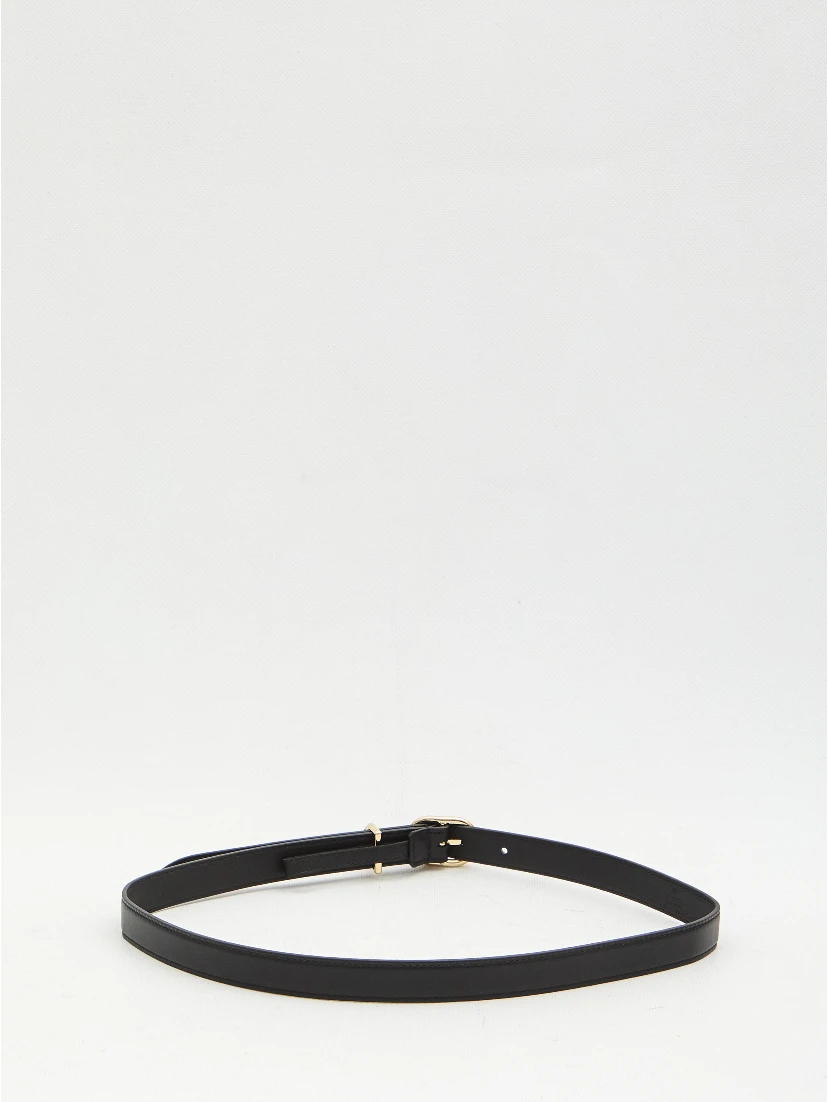 Skinny belt with oval buckle