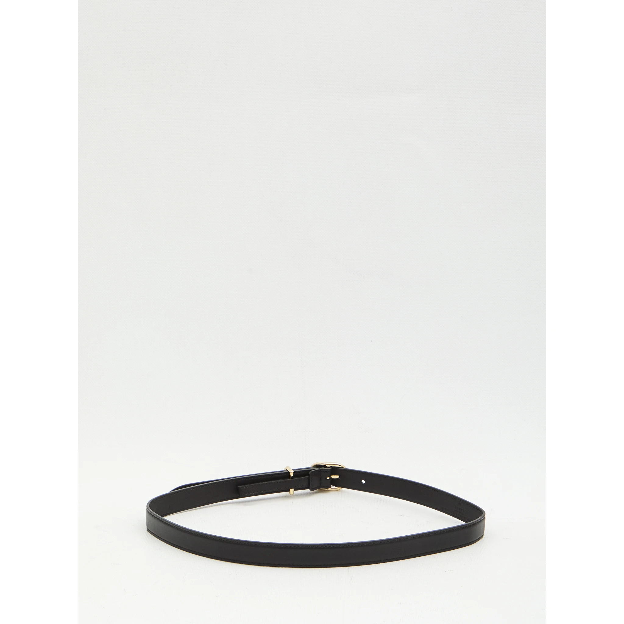 Skinny belt with oval buckle