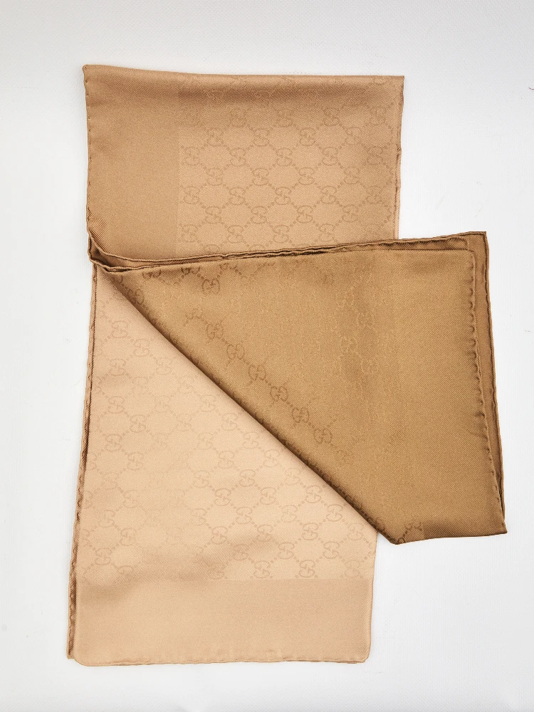 Printed silk carré alternative