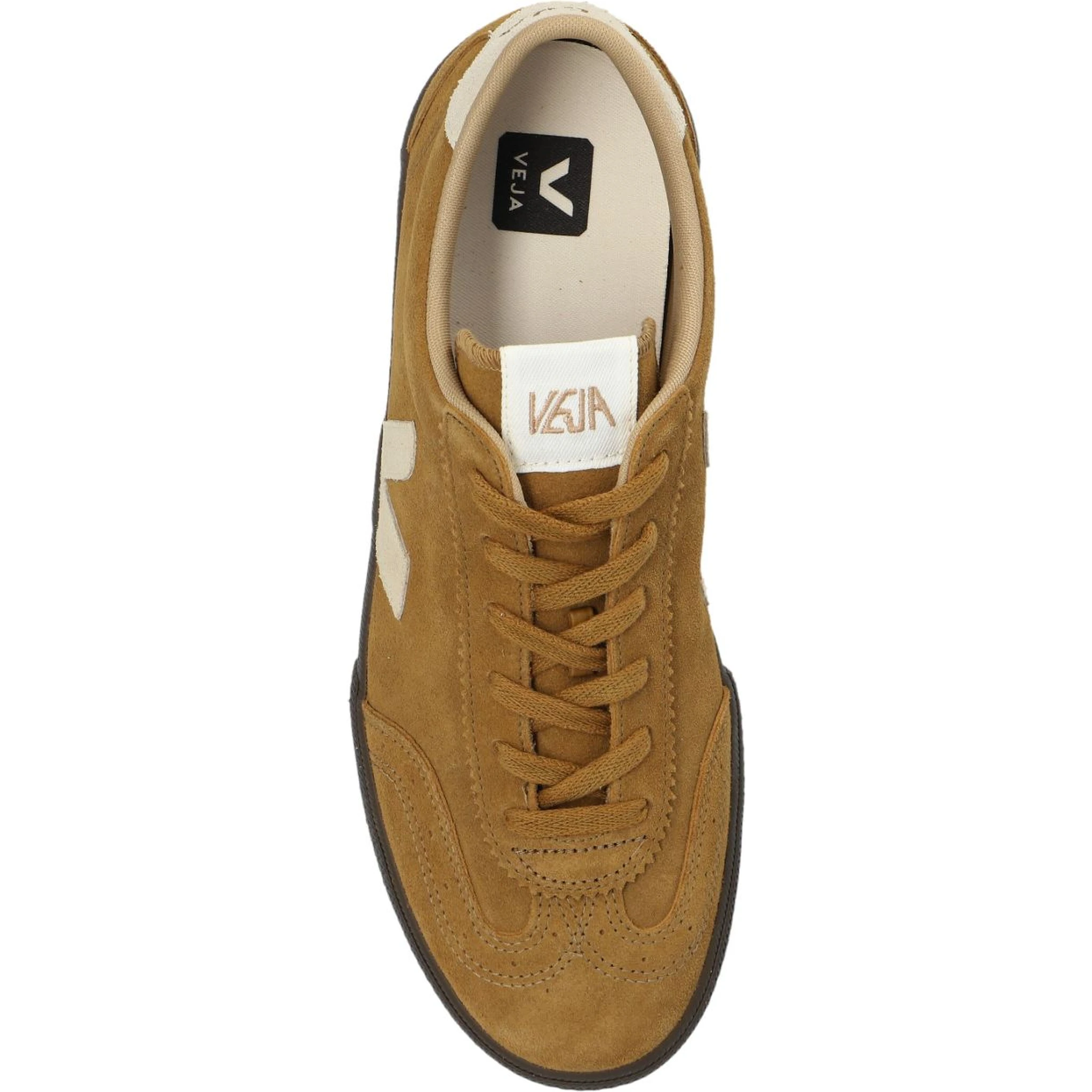 شاهد الأحذية الرياضية