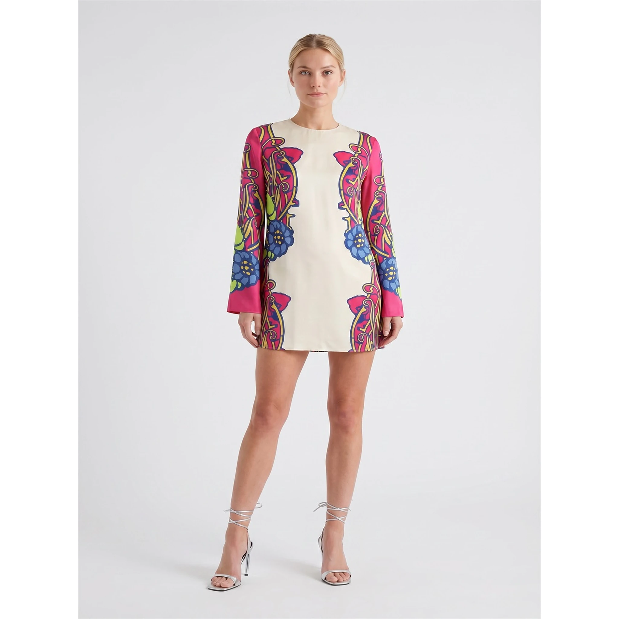 فستان قصير واسع من ماركة سوبريمز