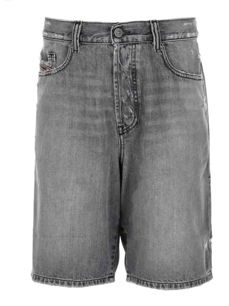 SHORTS IN DENIM