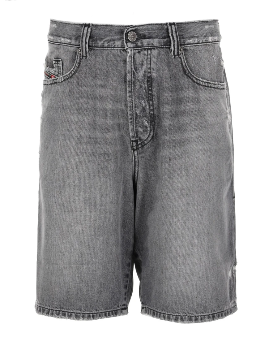 SHORTS IN DENIM