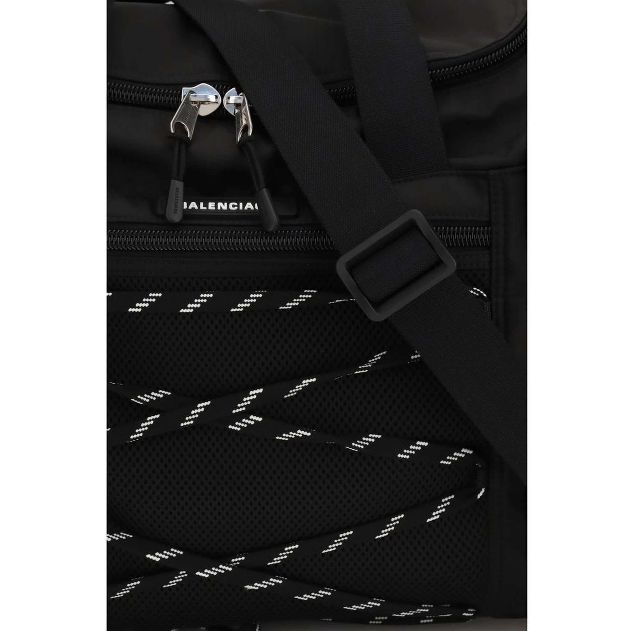 حقيبة كتف بوس توروس من جلد العجل الأسود