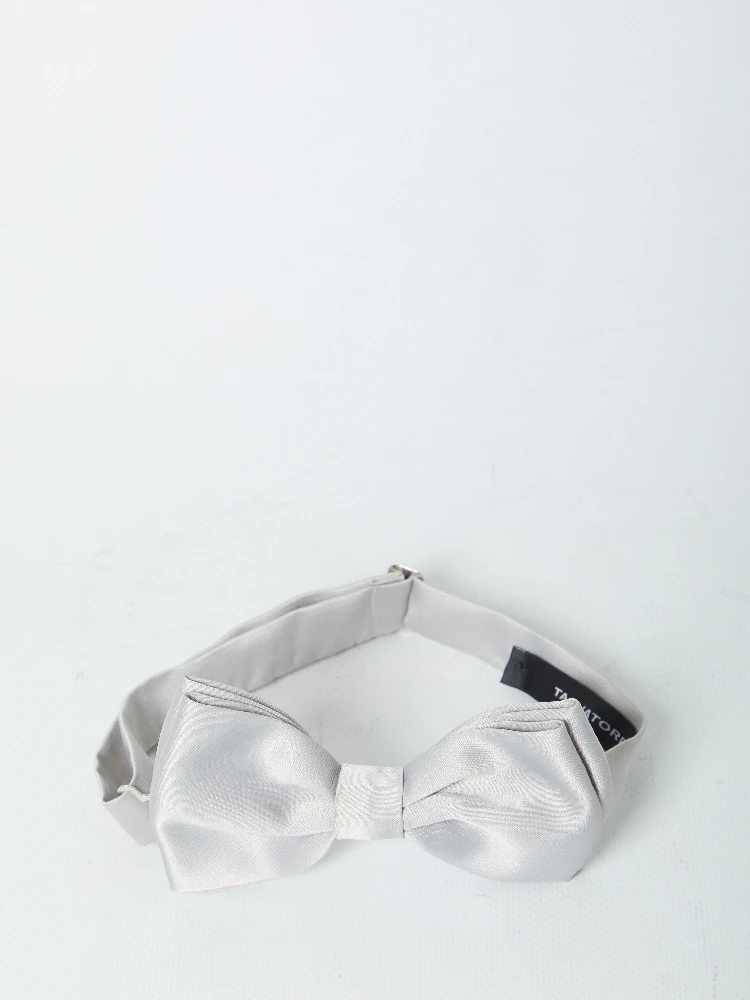 Pearl bow tie