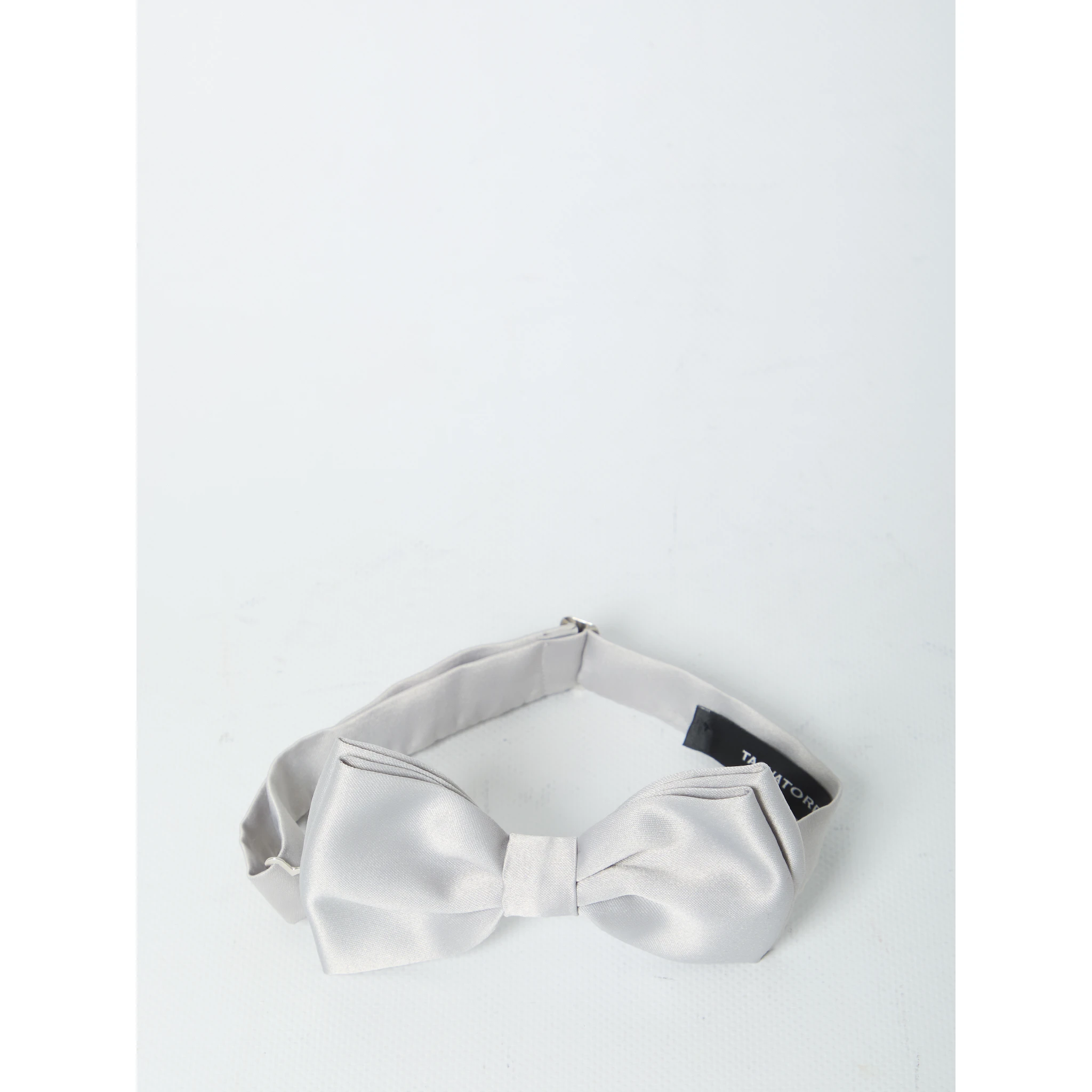 Pearl bow tie