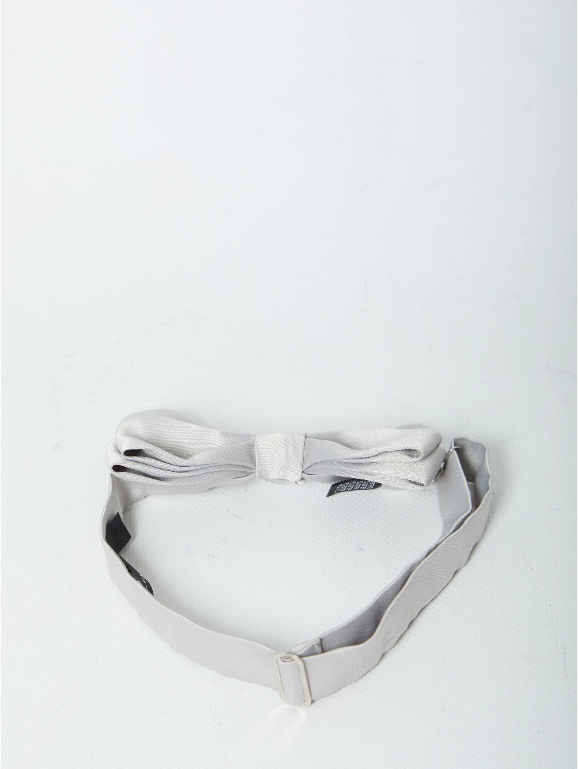 Pearl bow tie