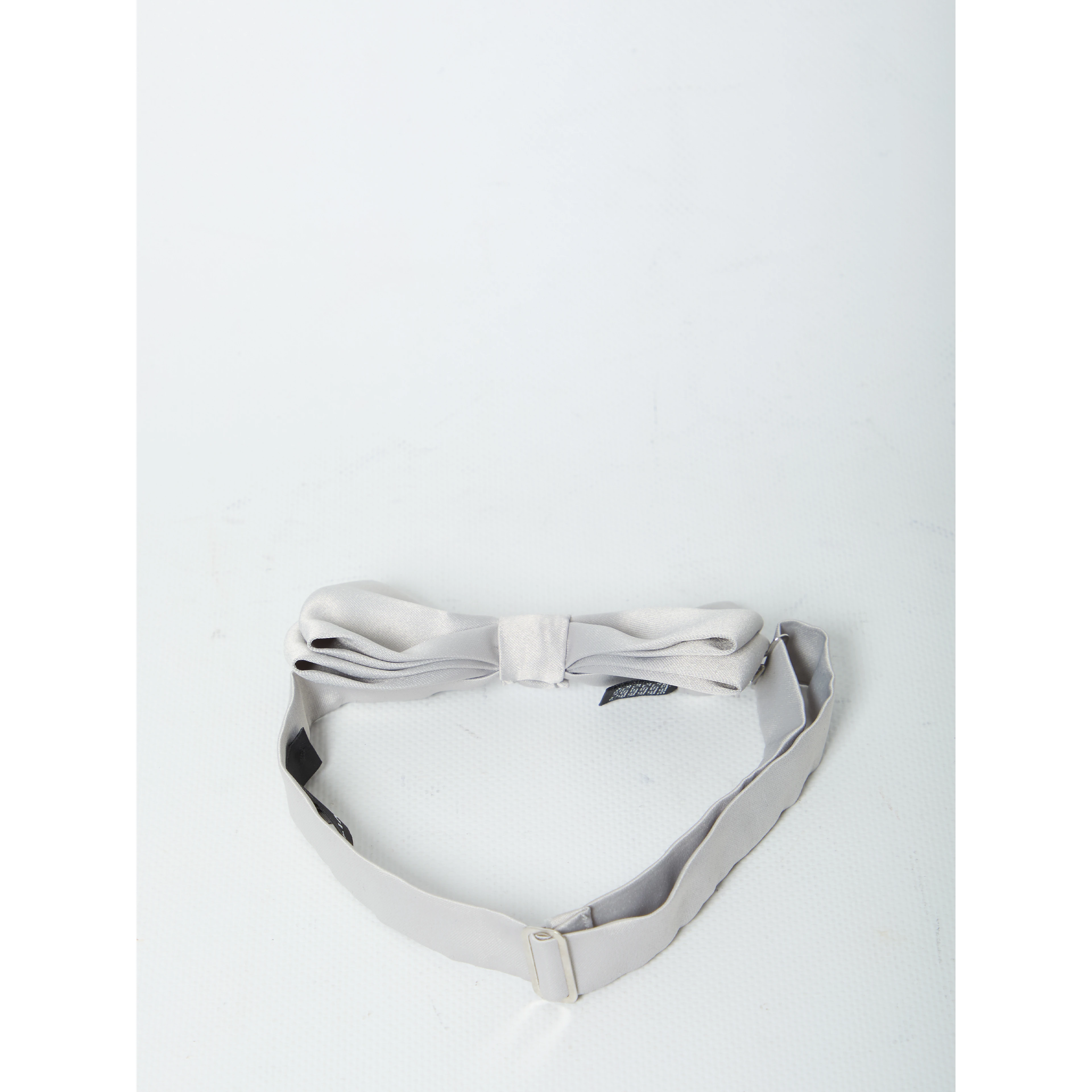 Pearl bow tie