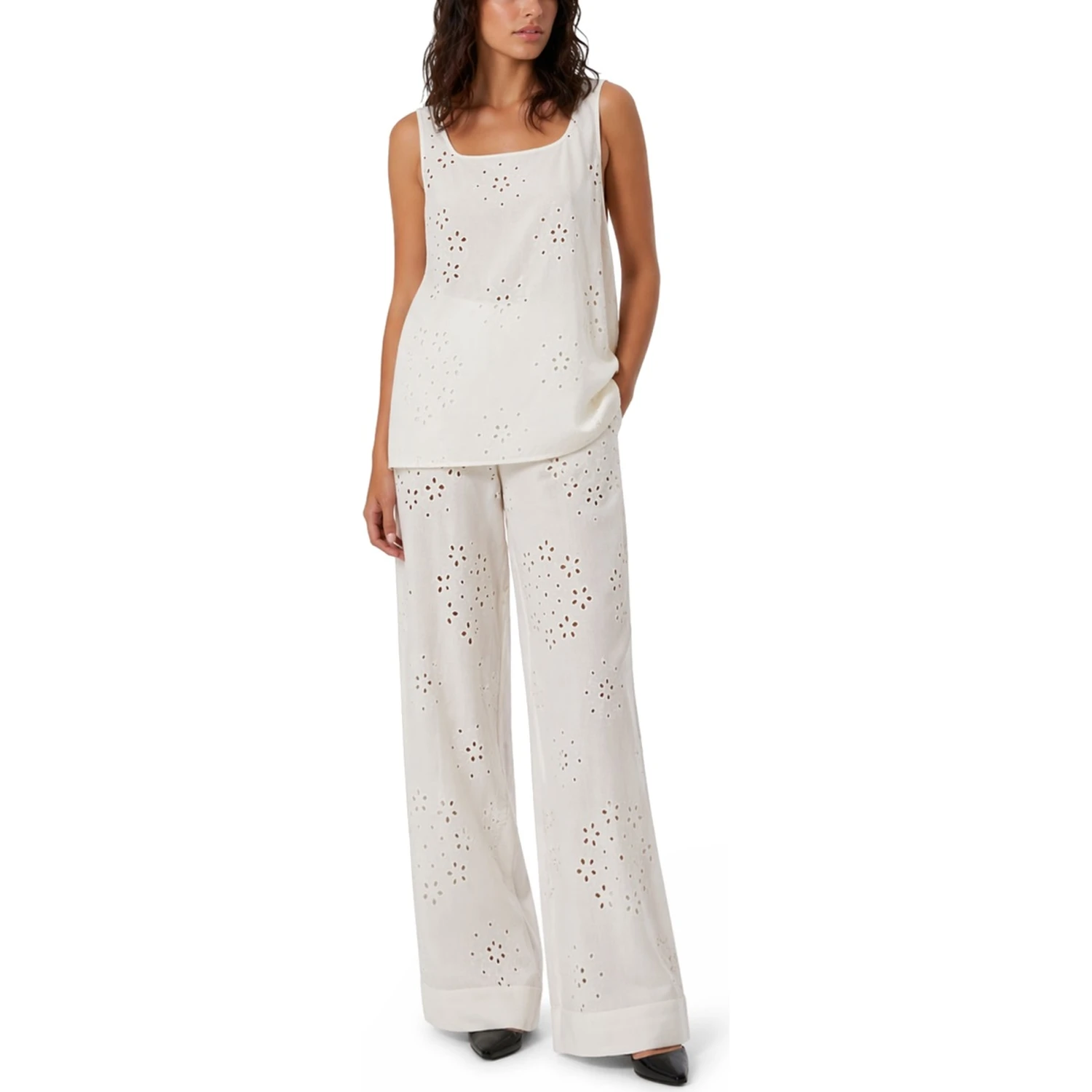 PANTALONE TRAFORATO CON RICAMO SANGALLO