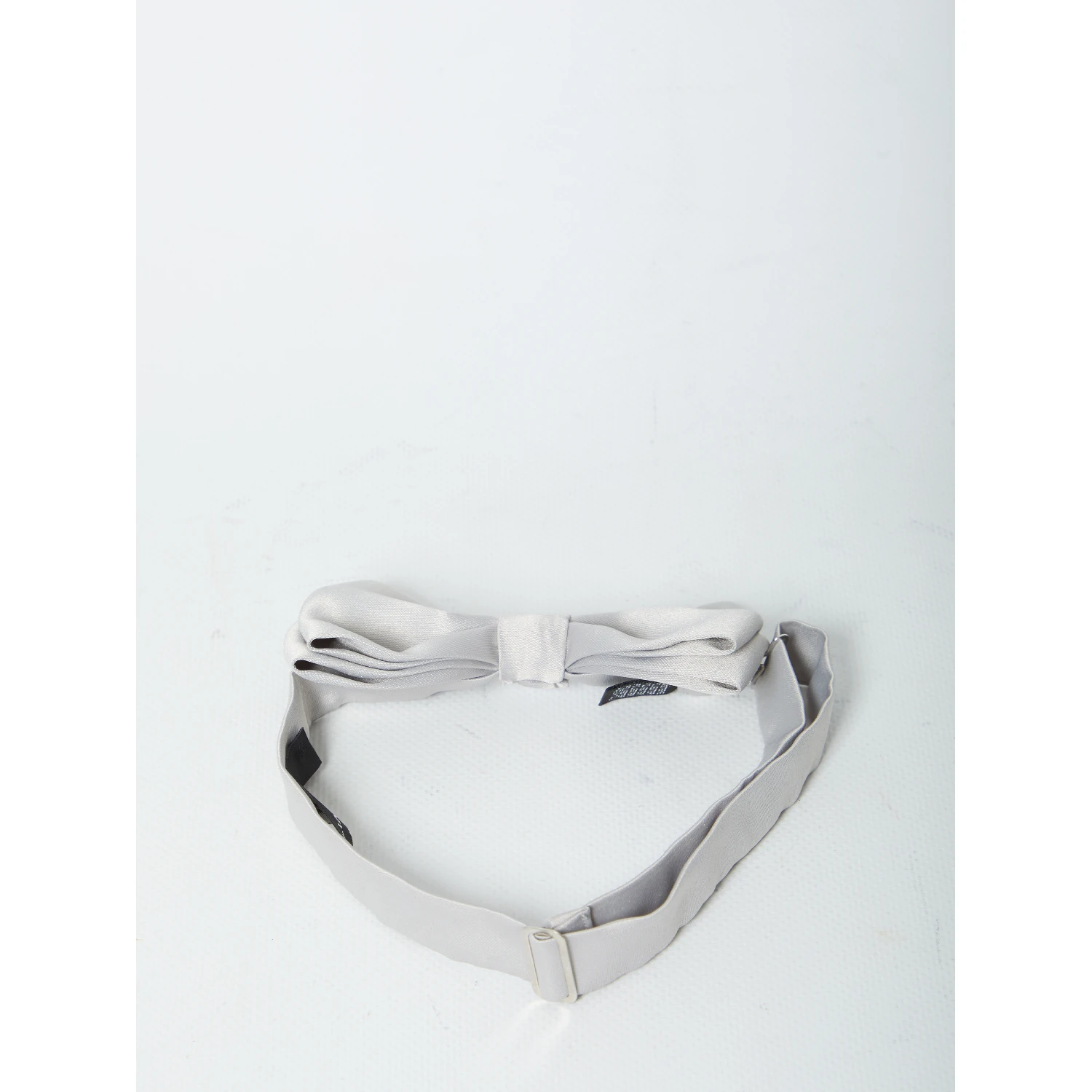 Pearl bow tie