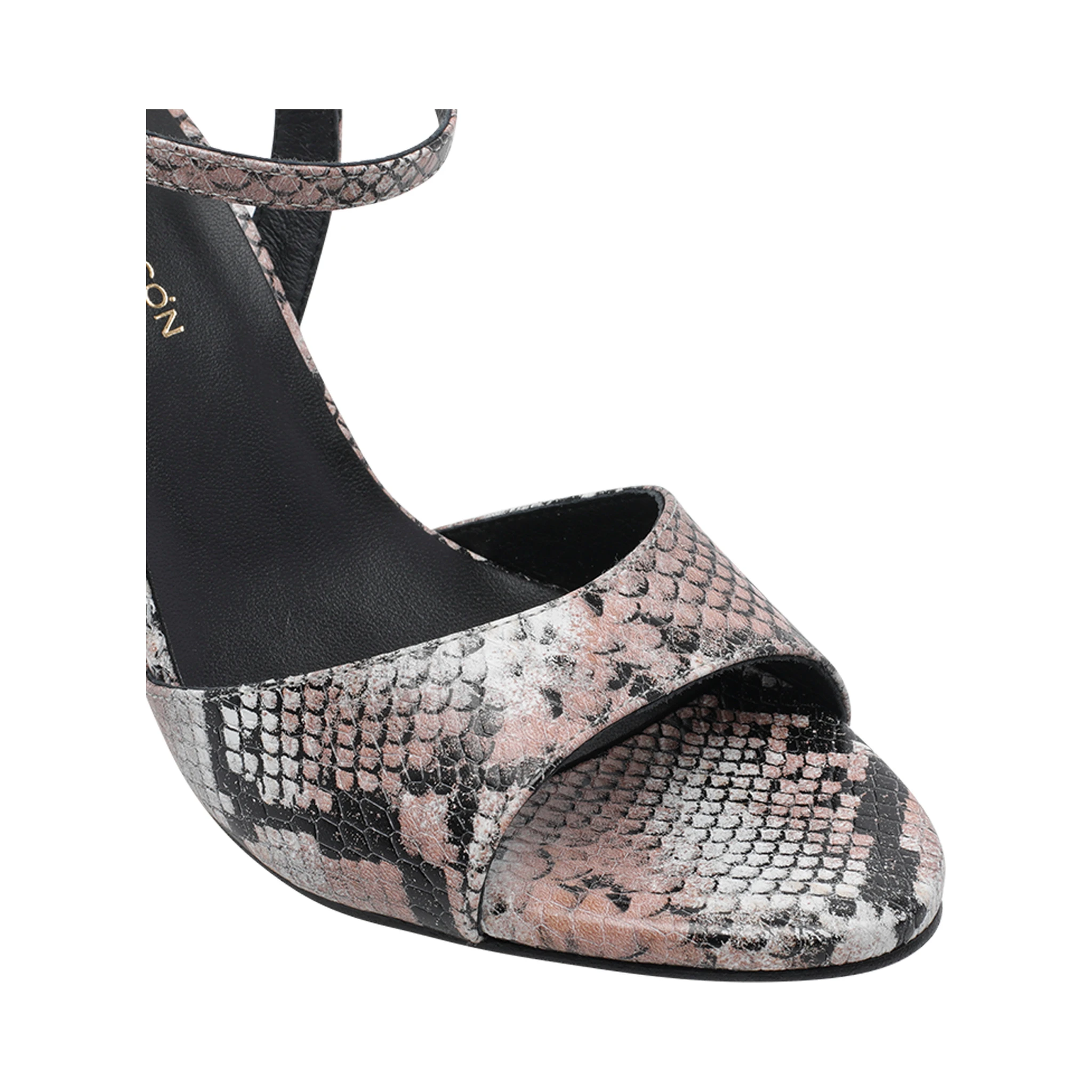ANGEL ALARCON With Heel