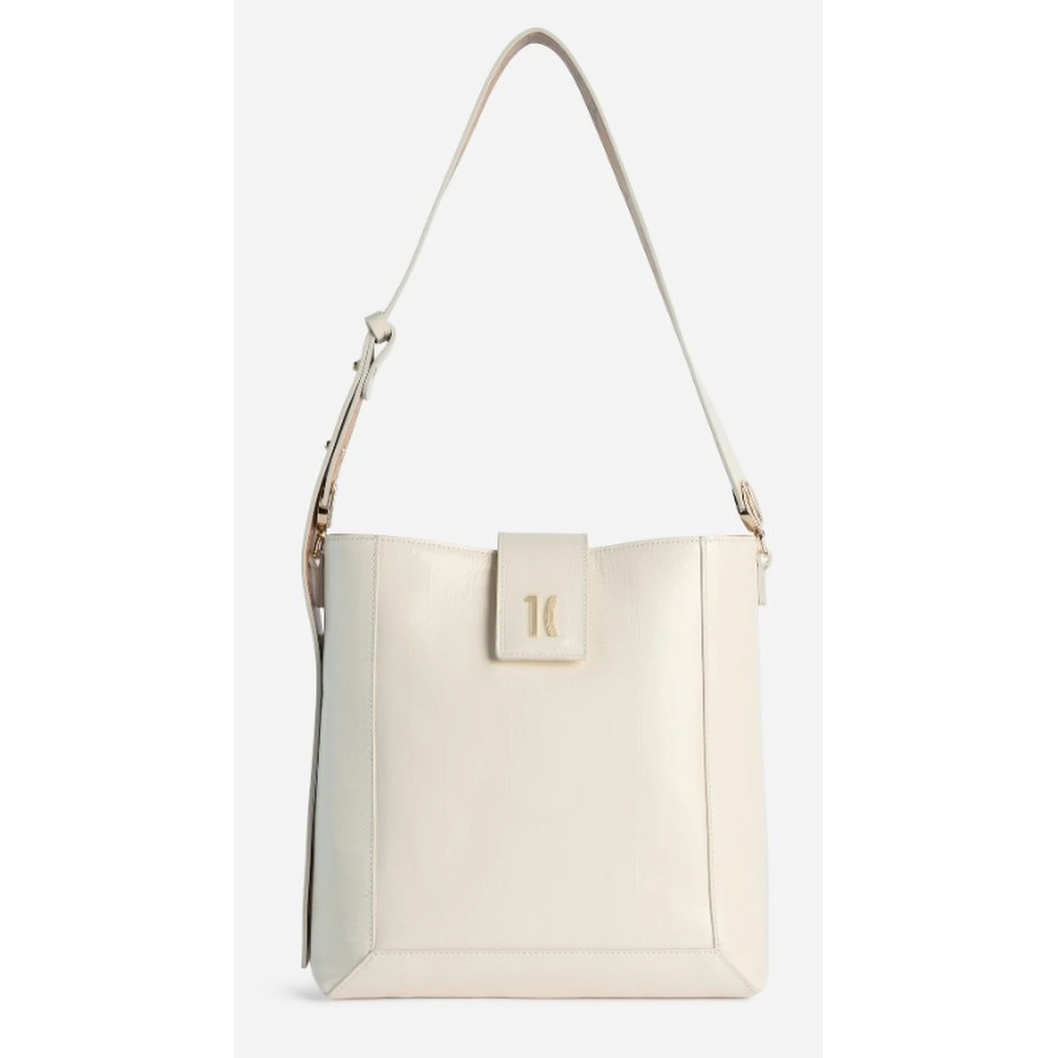 Alviero Martini Bags.. Ivory
