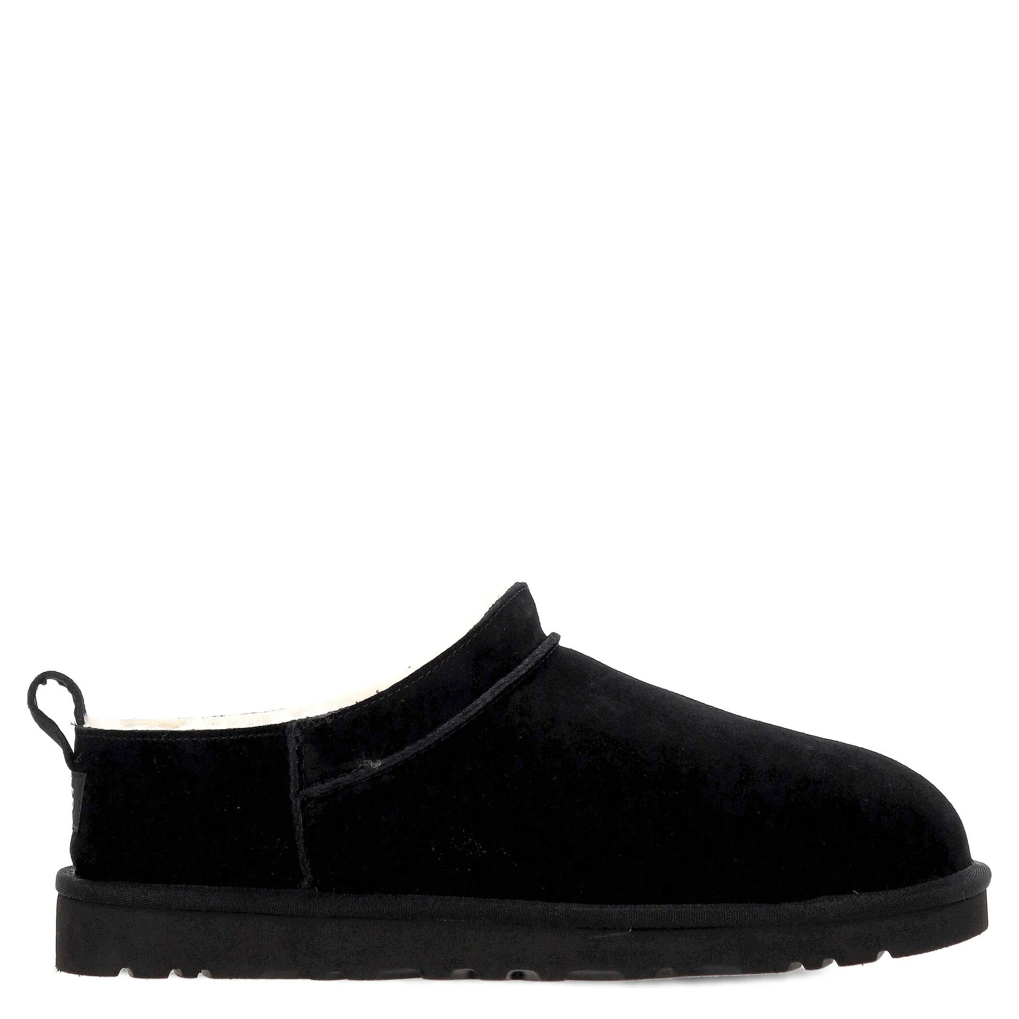 أحذية UGG سوداء