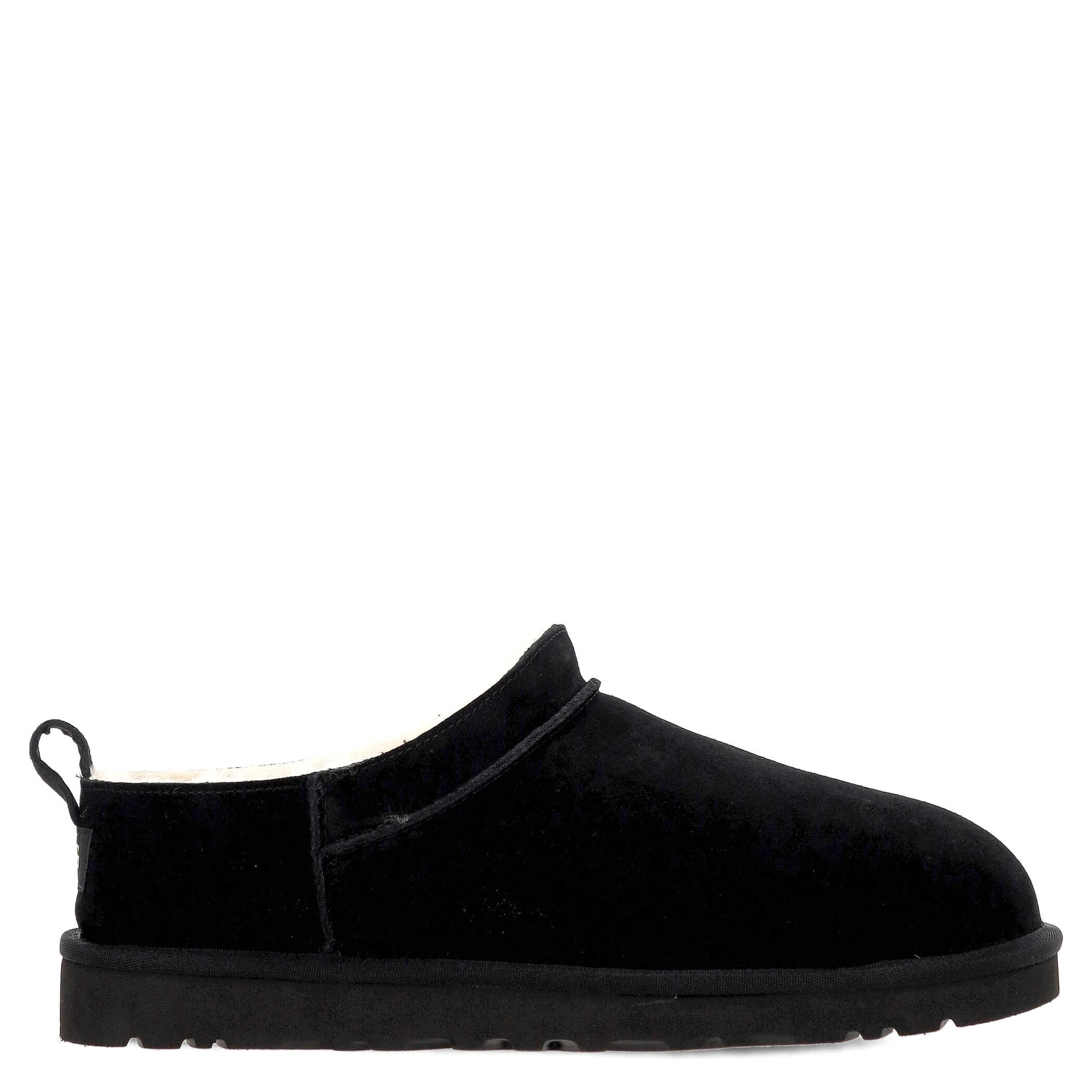 أحذية UGG سوداء