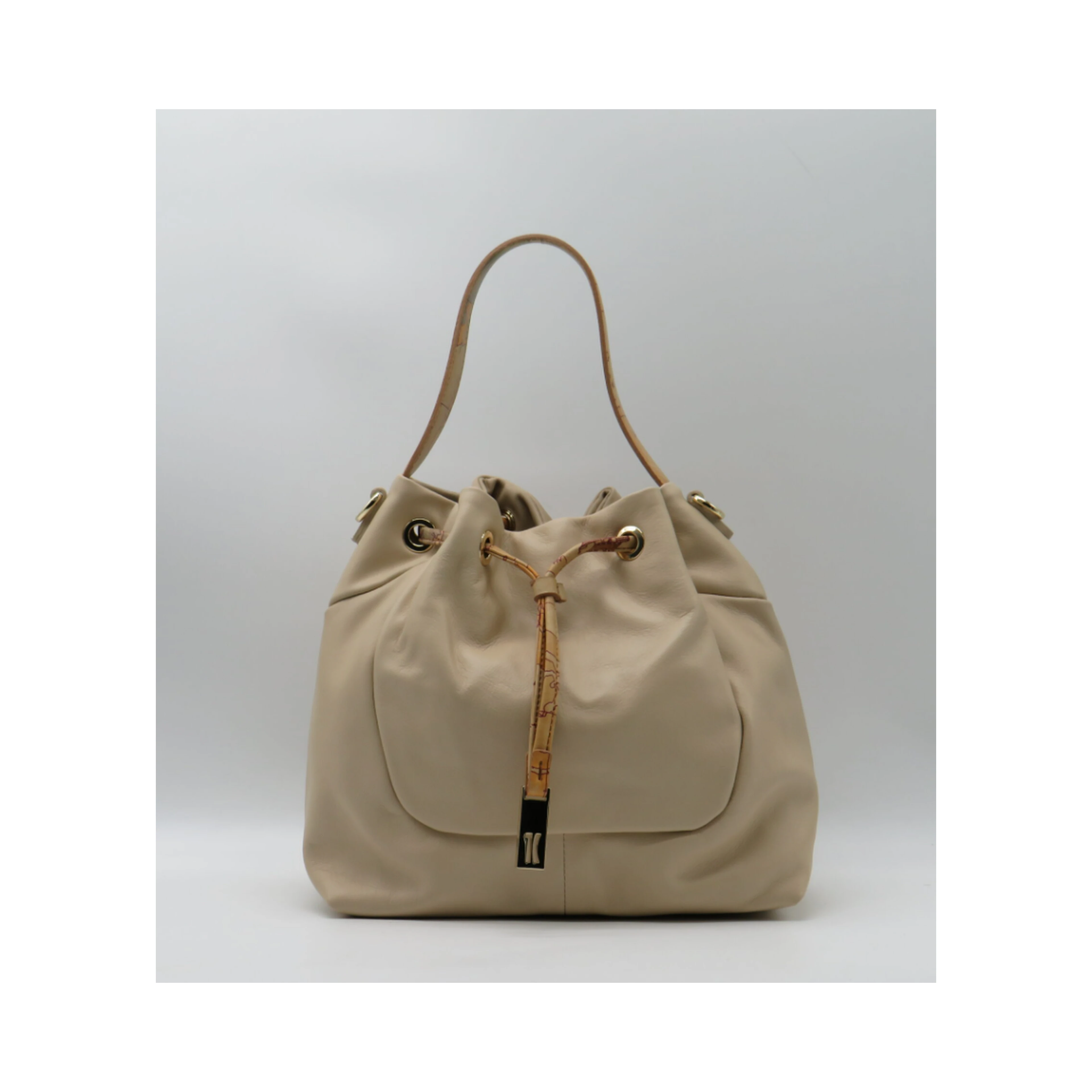 Alviero Martini Bags.. Ivory