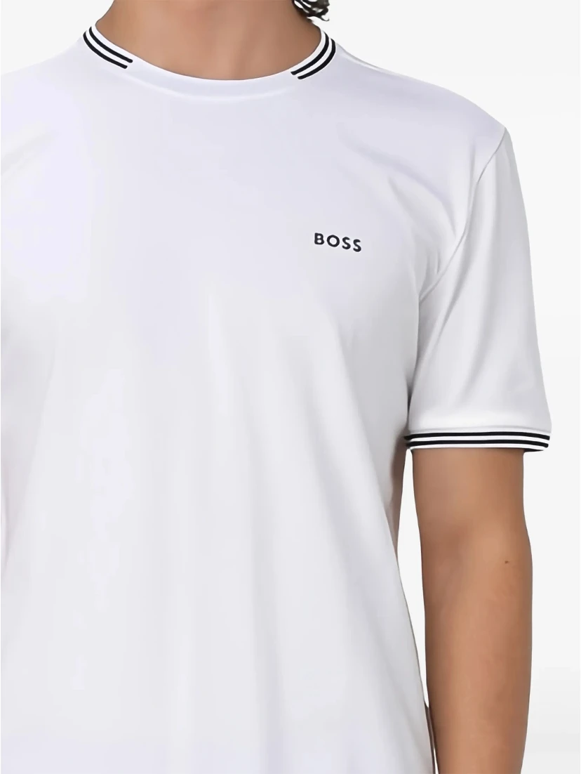 تيشيرتات وبولو بيضاء من ماركة BOSS