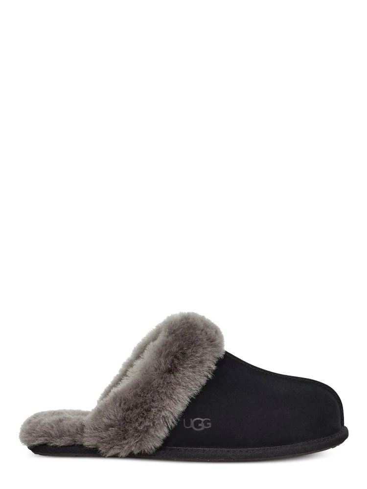 UGG Flat shoes